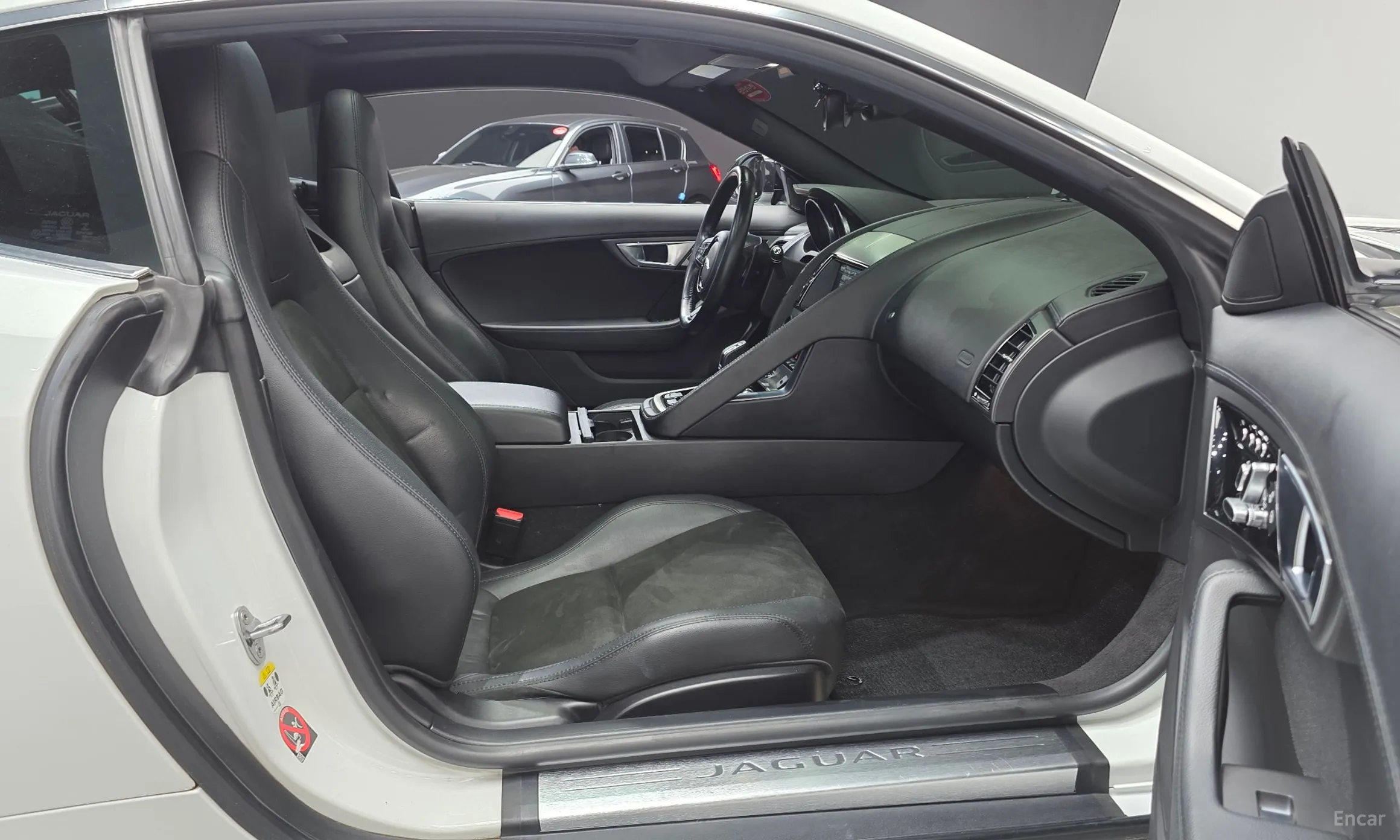 Jaguar F-TYPE превью 10