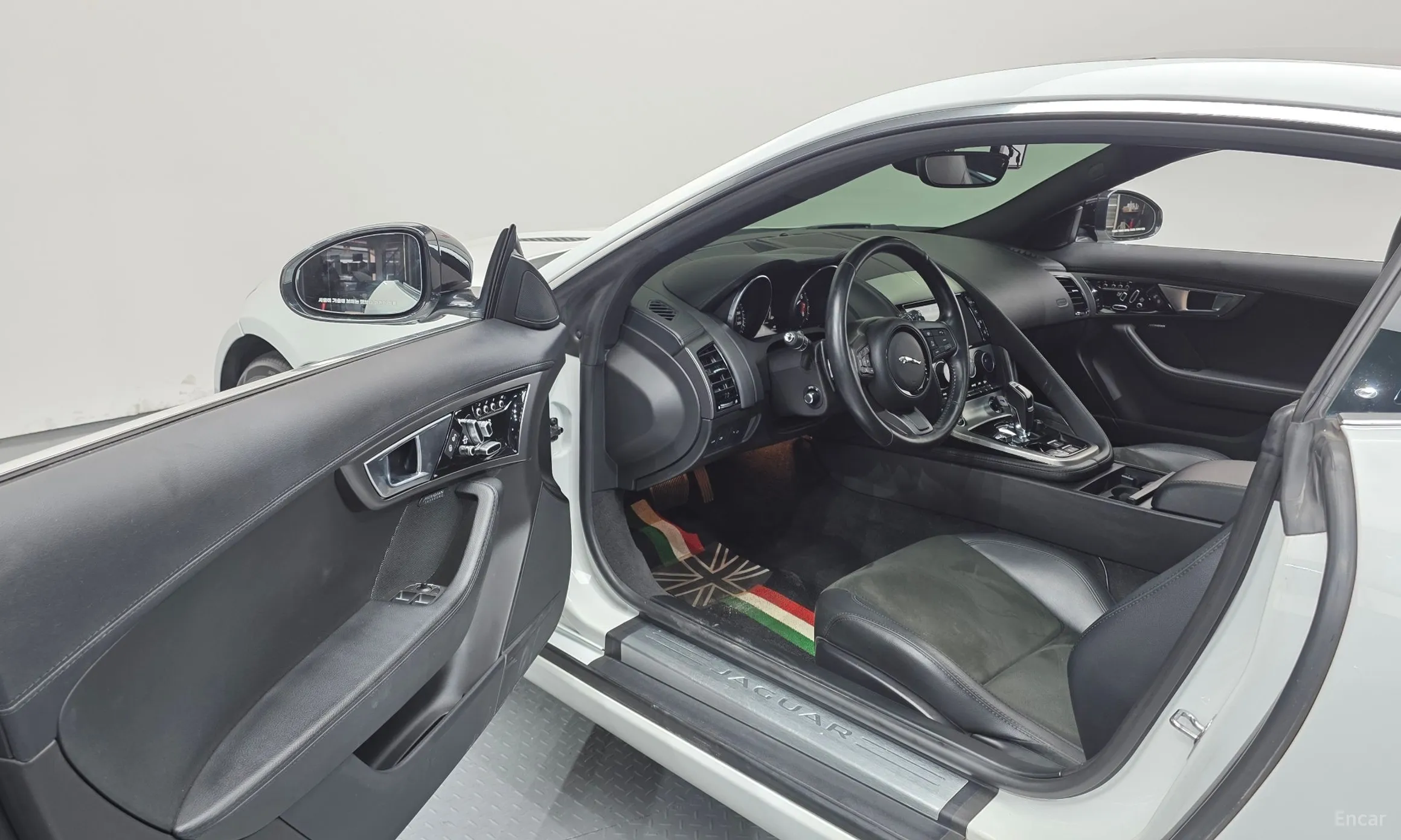 Jaguar F-TYPE превью 11