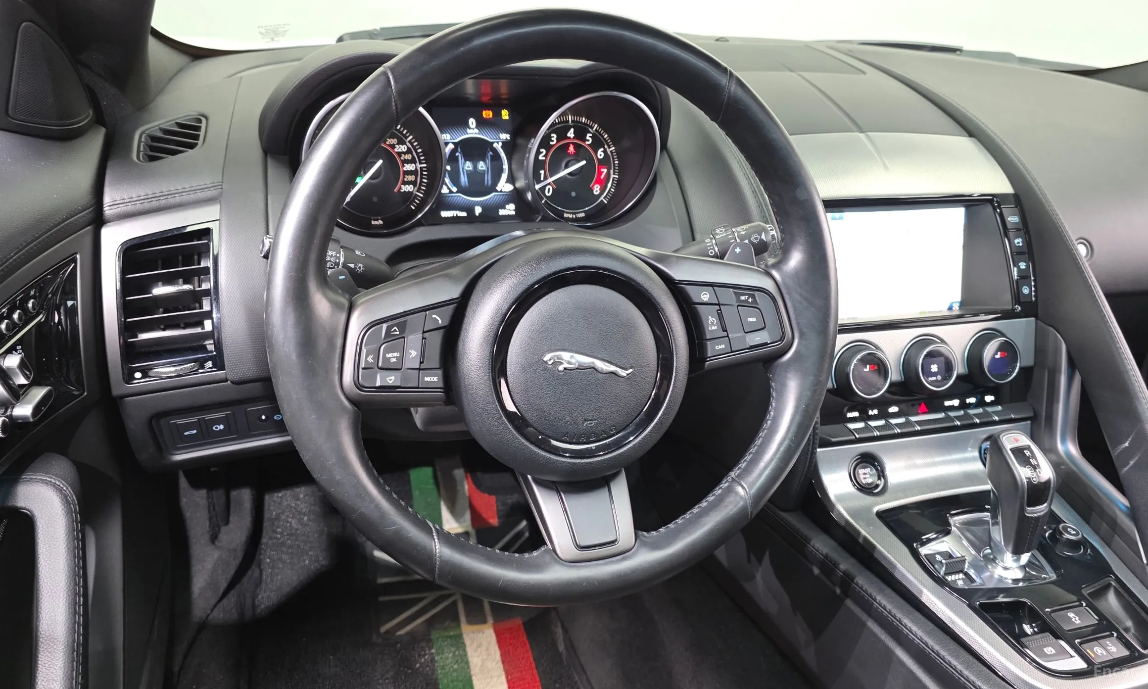 Jaguar F-TYPE превью 12
