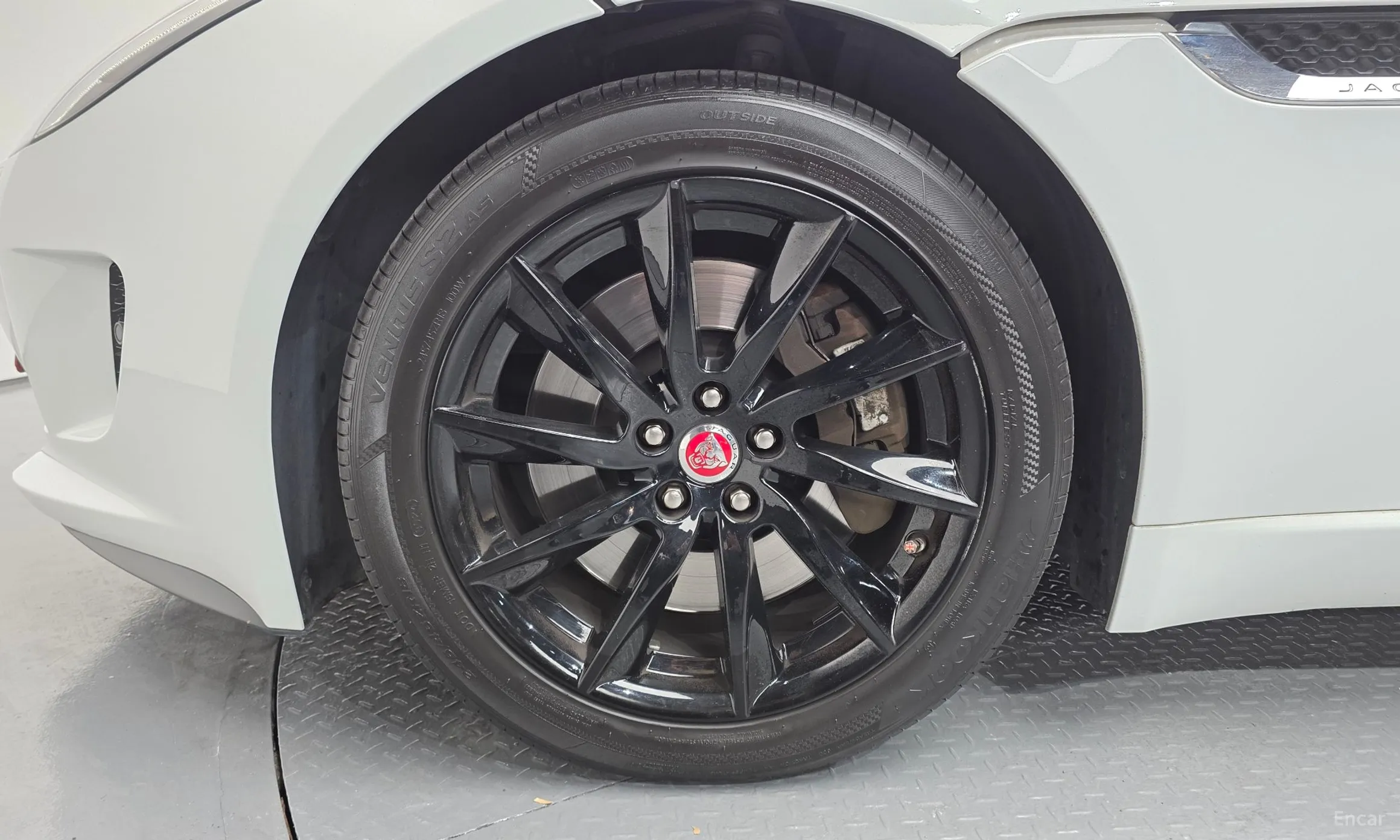 Jaguar F-TYPE превью 5