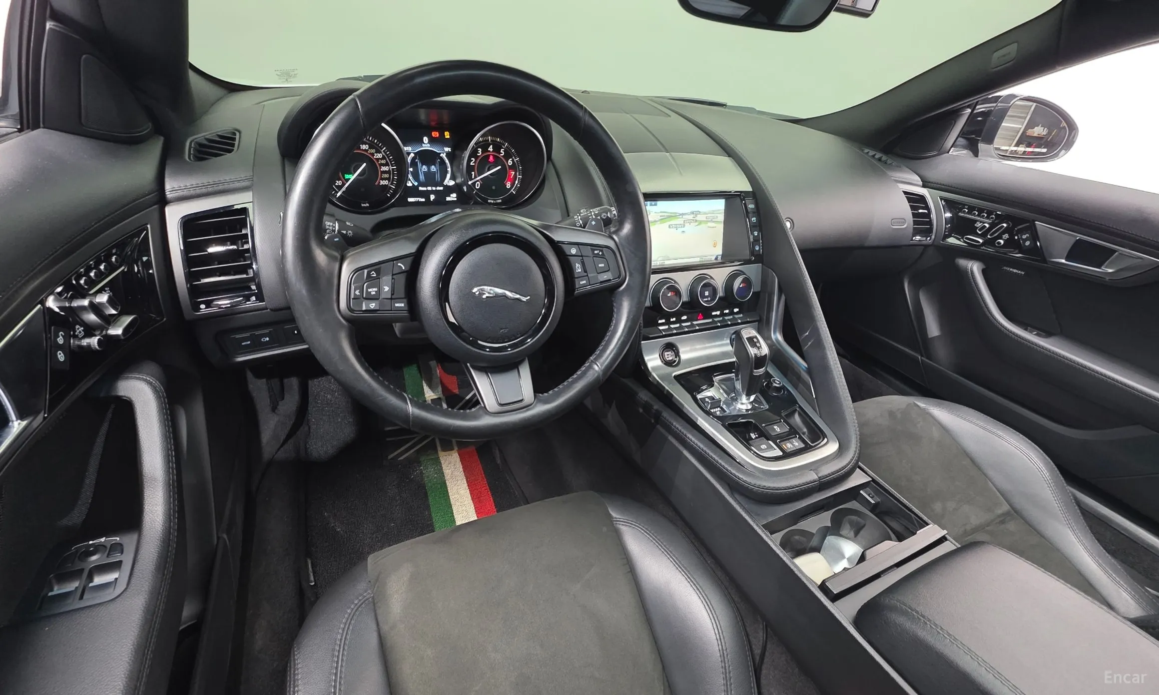 Jaguar F-TYPE превью 7