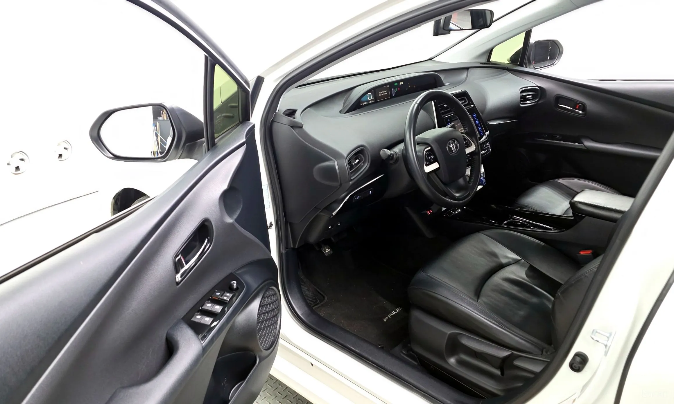 Toyota Prius 4th Generation превью 10