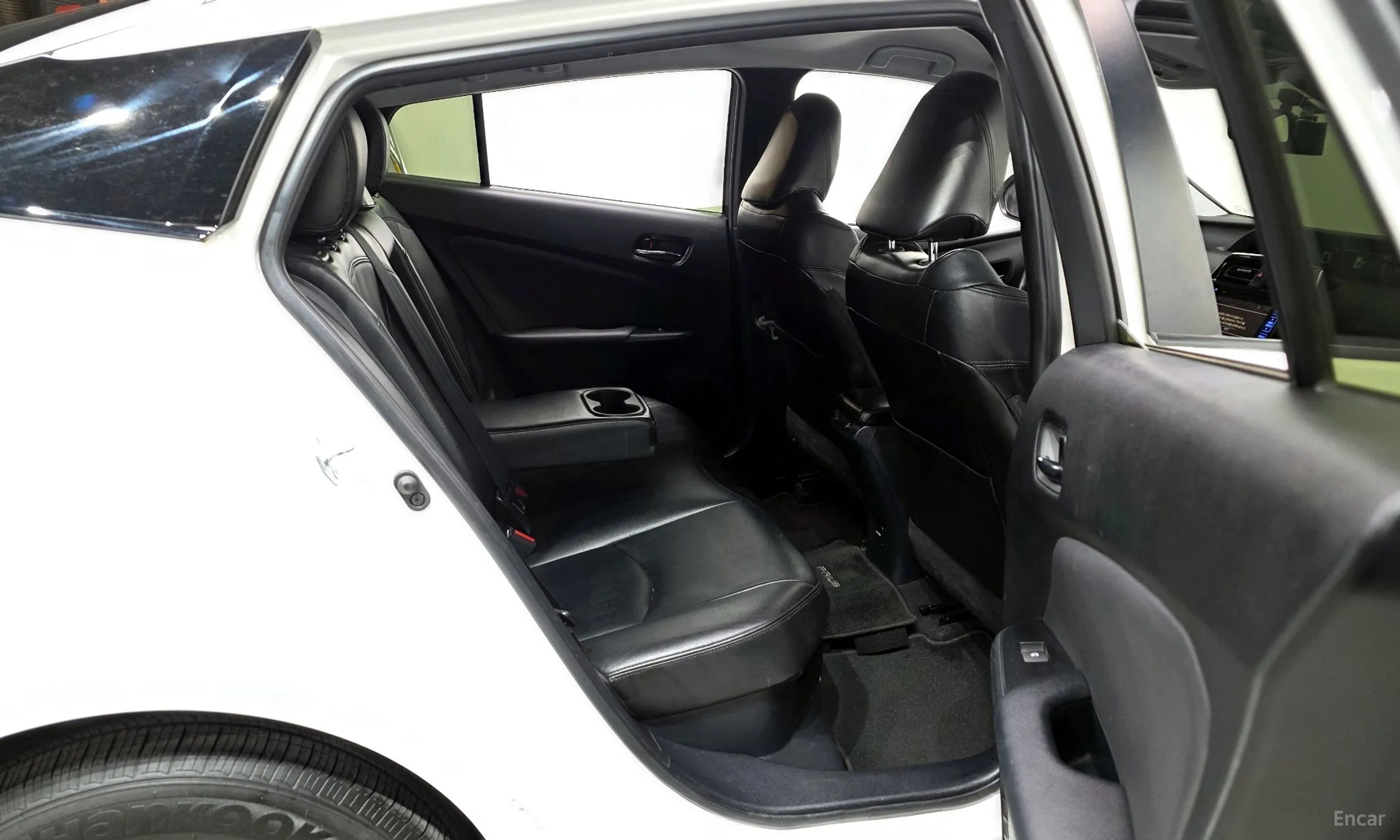 Toyota Prius 4th Generation превью 12