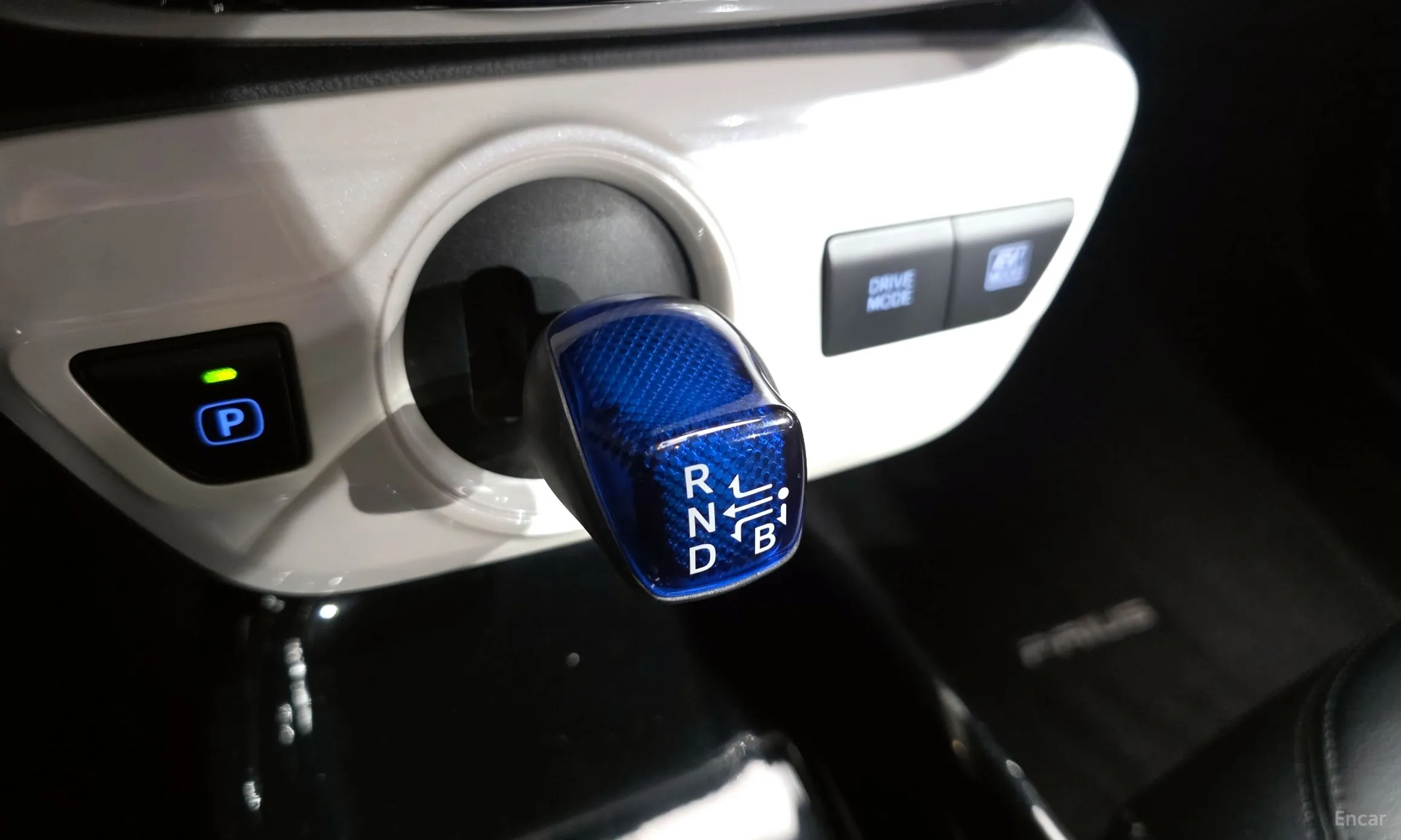 Toyota Prius 4th Generation превью 9