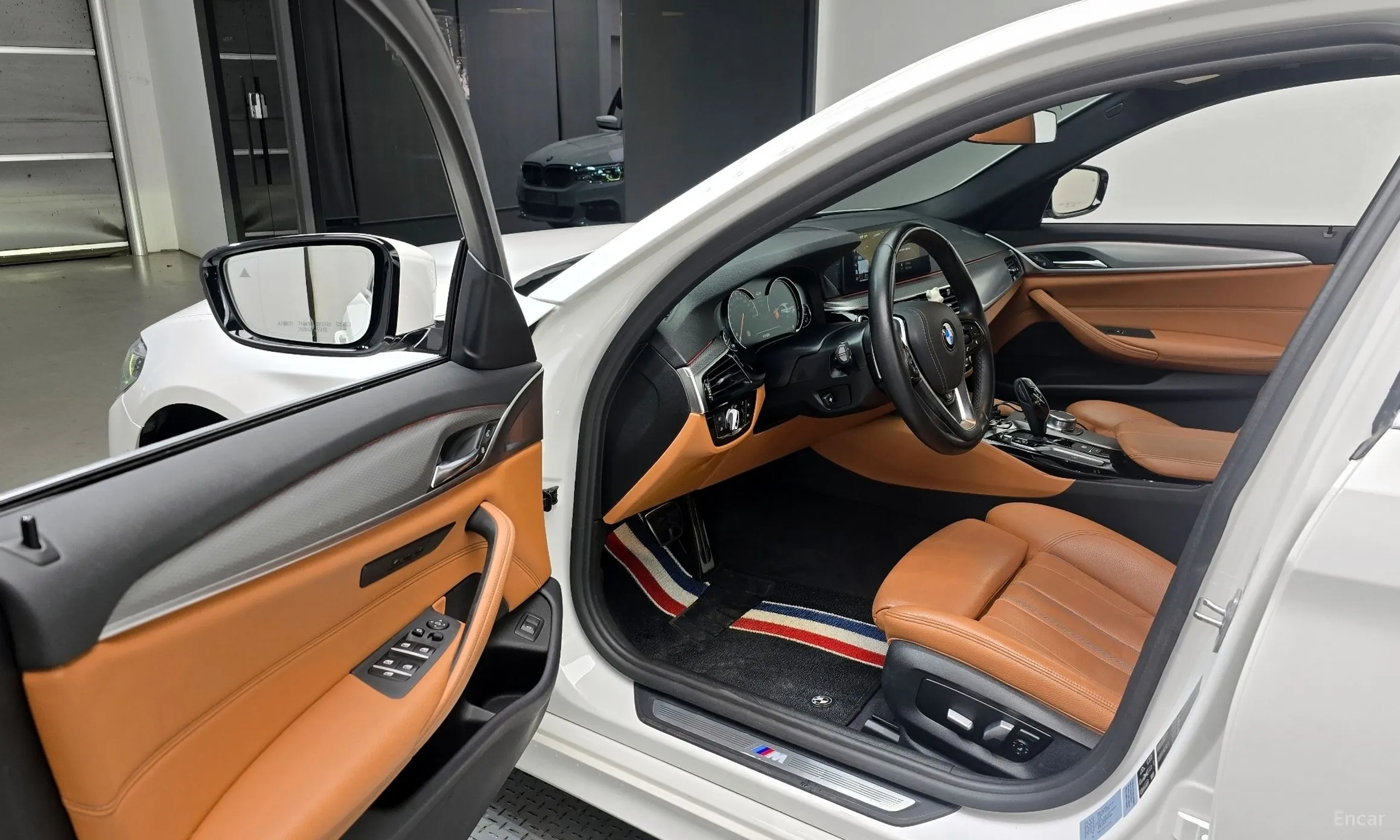 BMW 5 Series (G30) превью 11