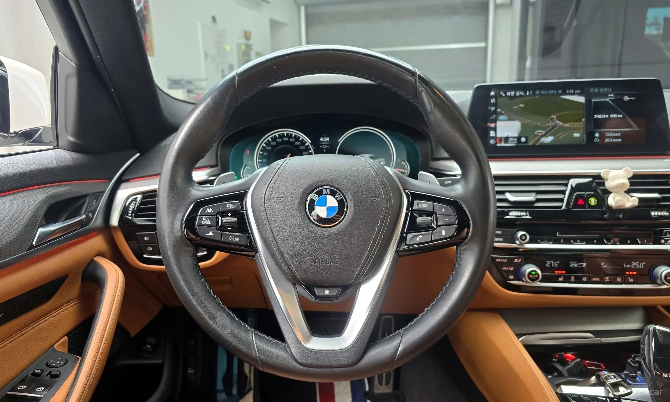 BMW 5 Series (G30) превью 14