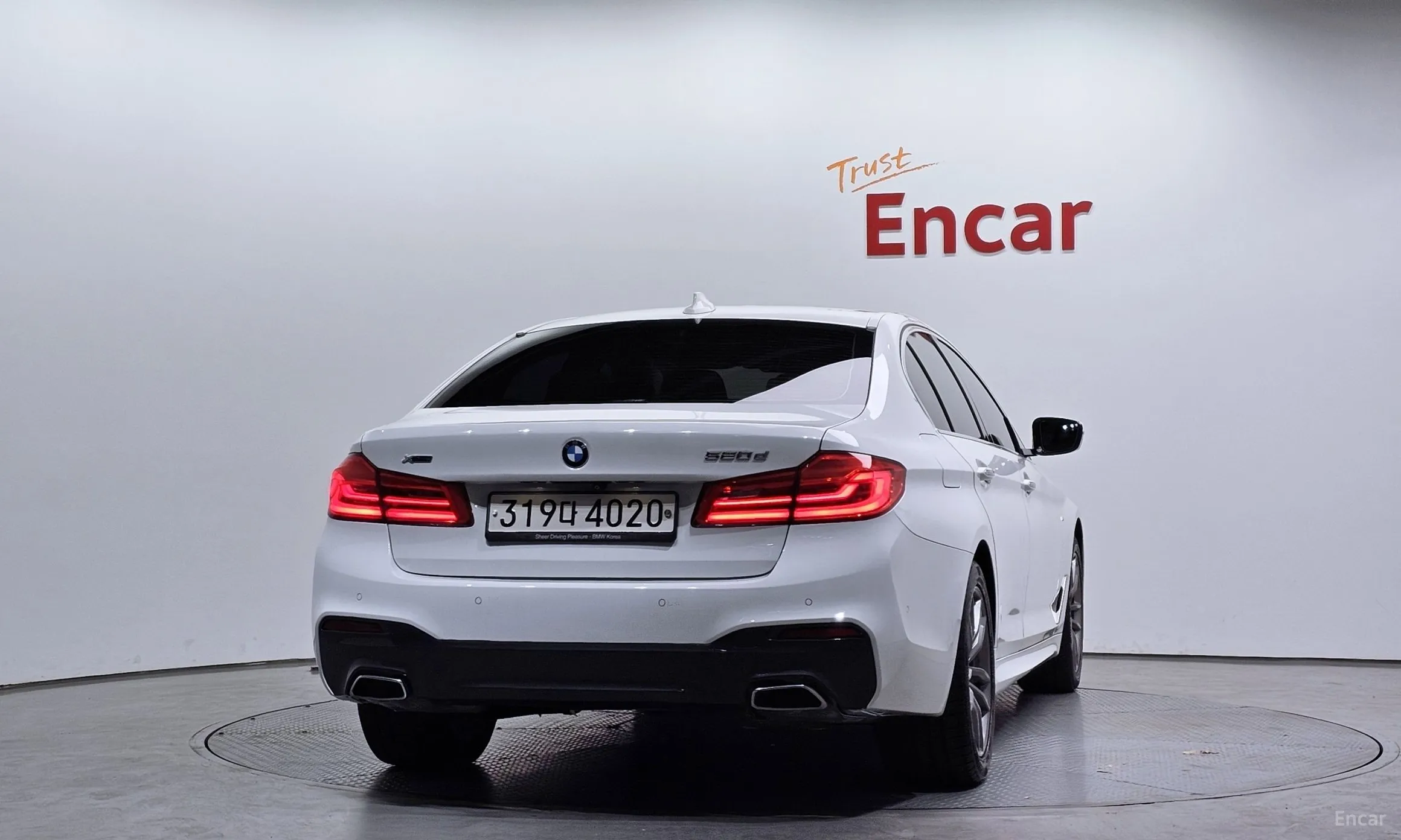 BMW 5 Series (G30) превью 4