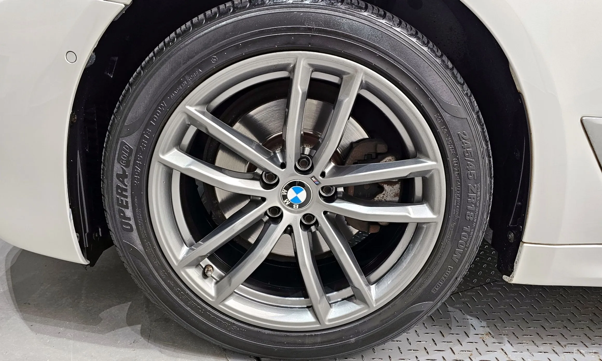 BMW 5 Series (G30) превью 5