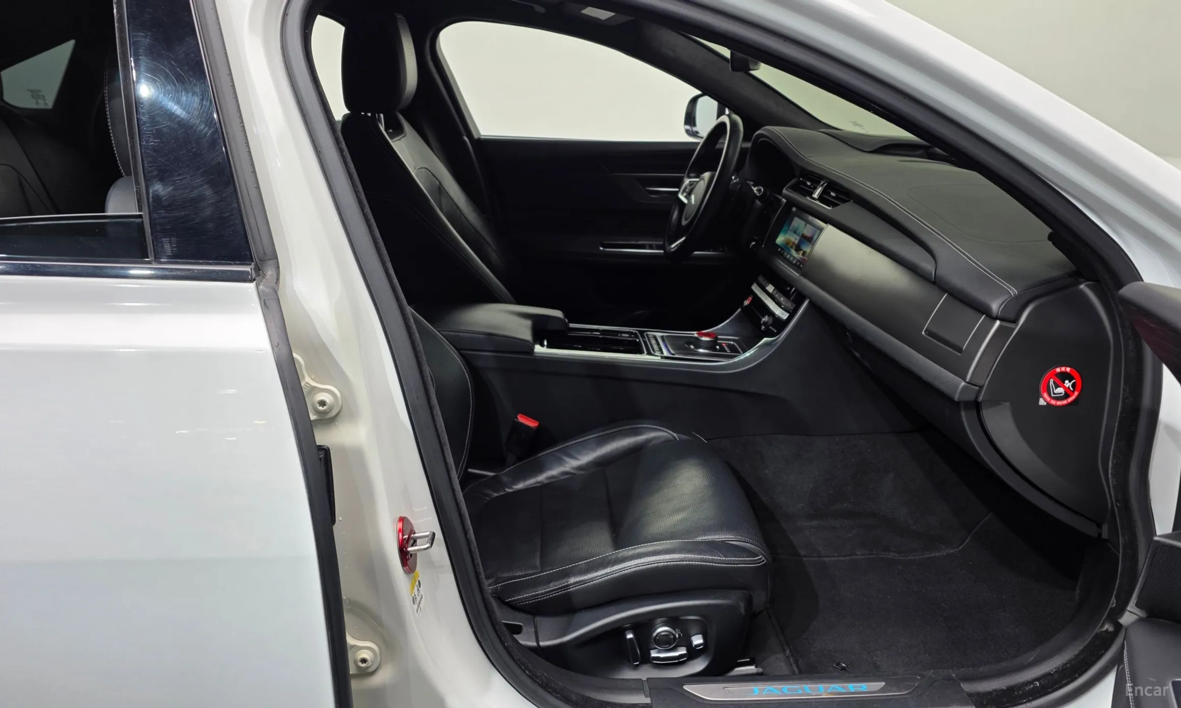 Jaguar XF (x260) превью 11