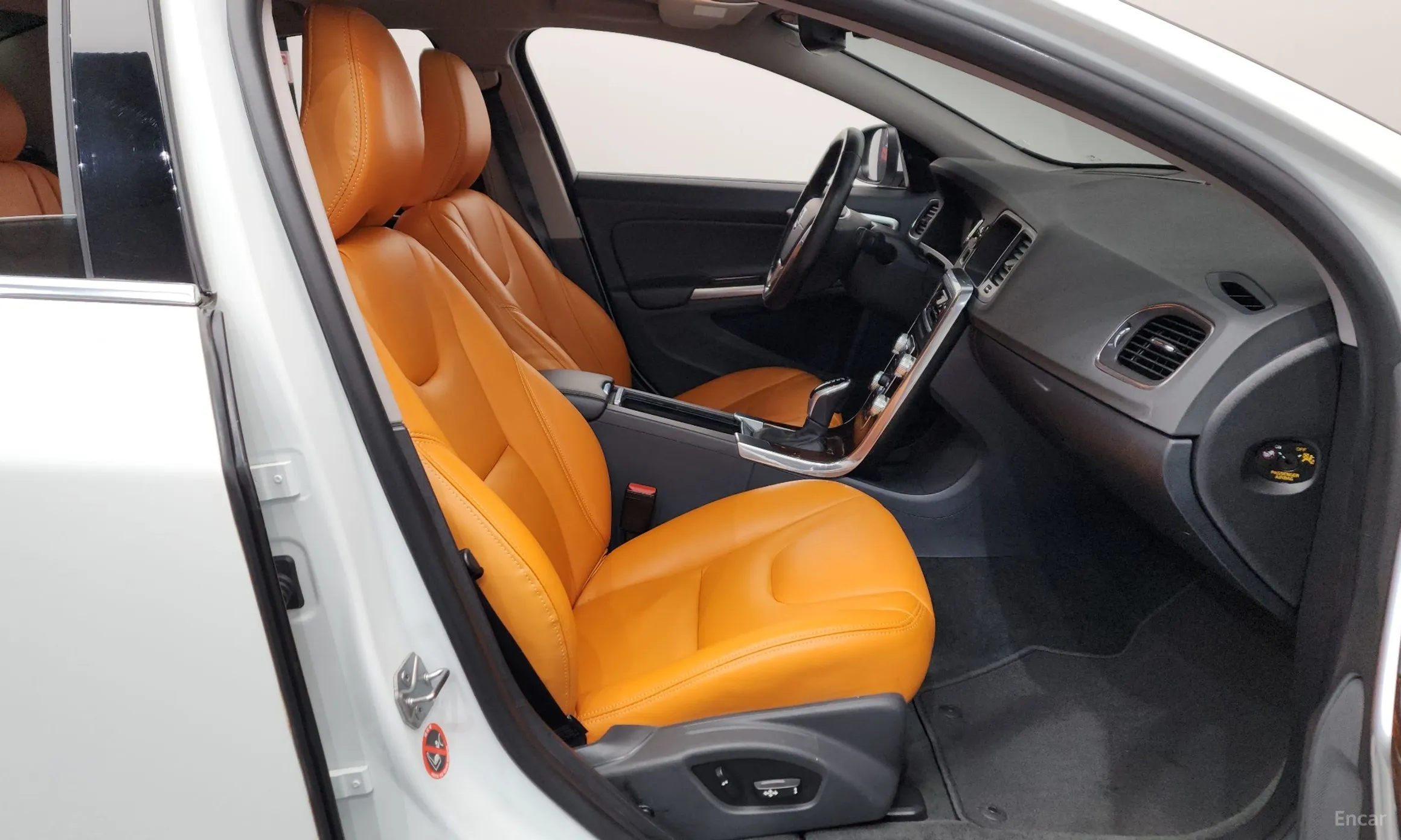 Volvo S60 превью 11