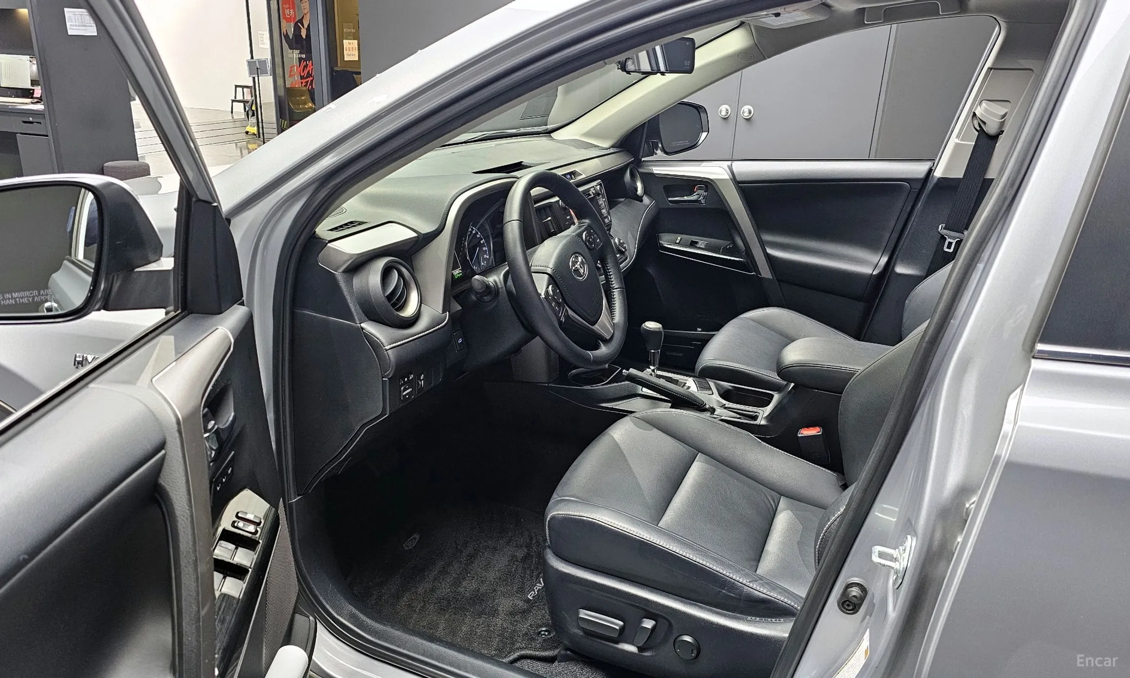 Toyota RAV4 превью 10