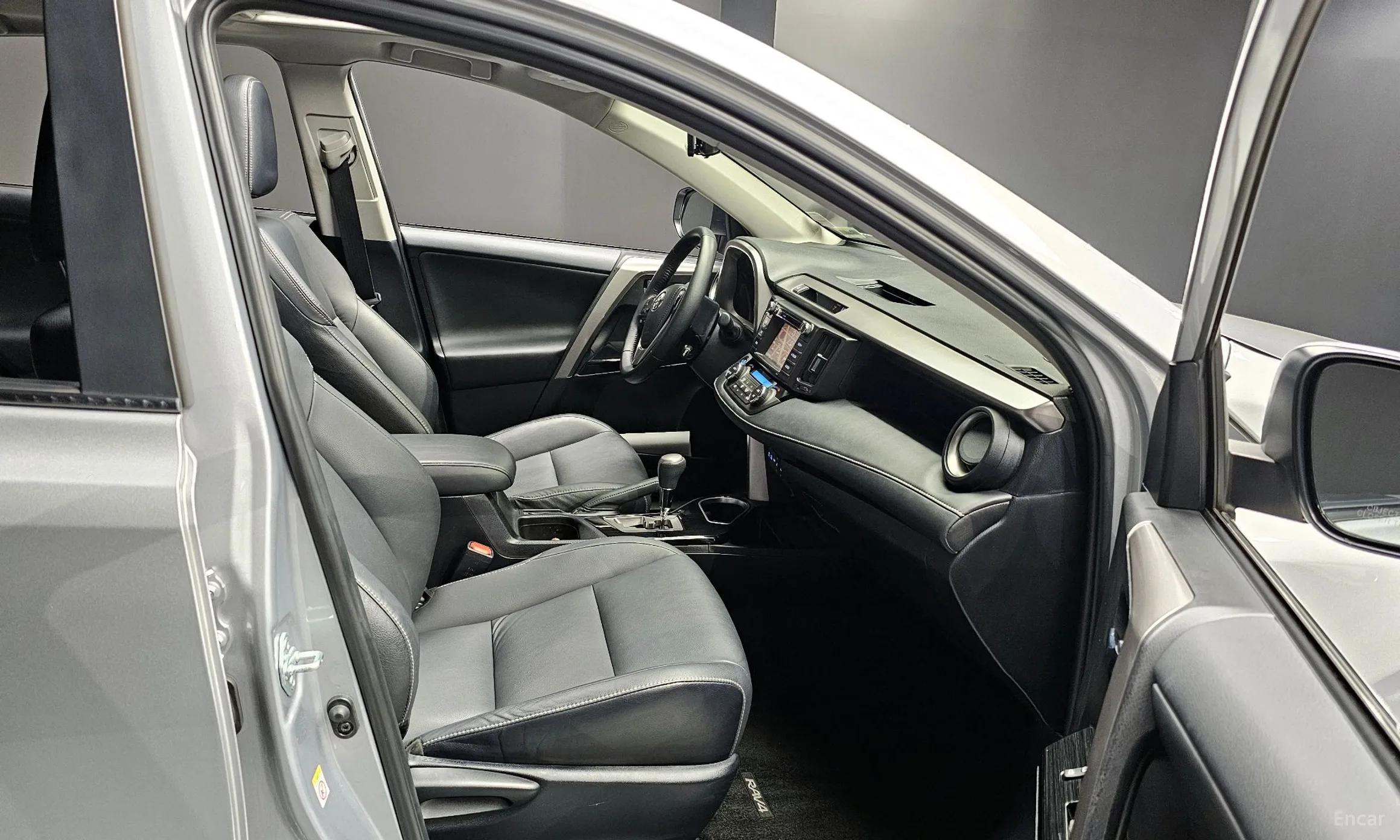 Toyota RAV4 превью 11