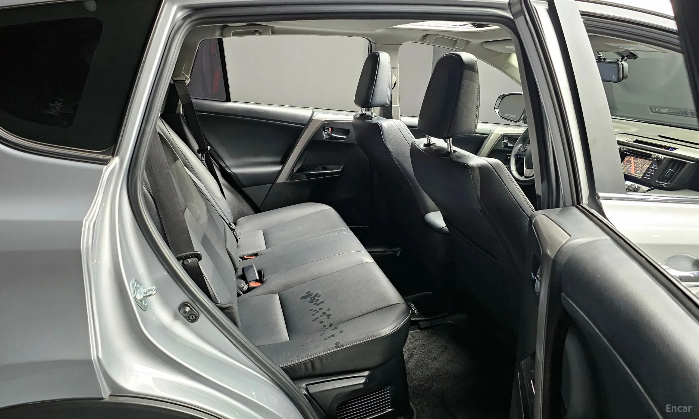 Toyota RAV4 превью 12