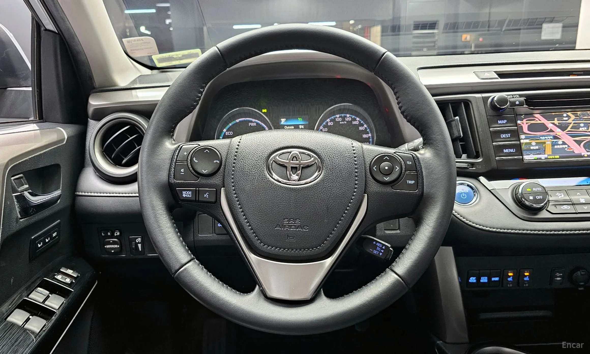 Toyota RAV4 превью 13