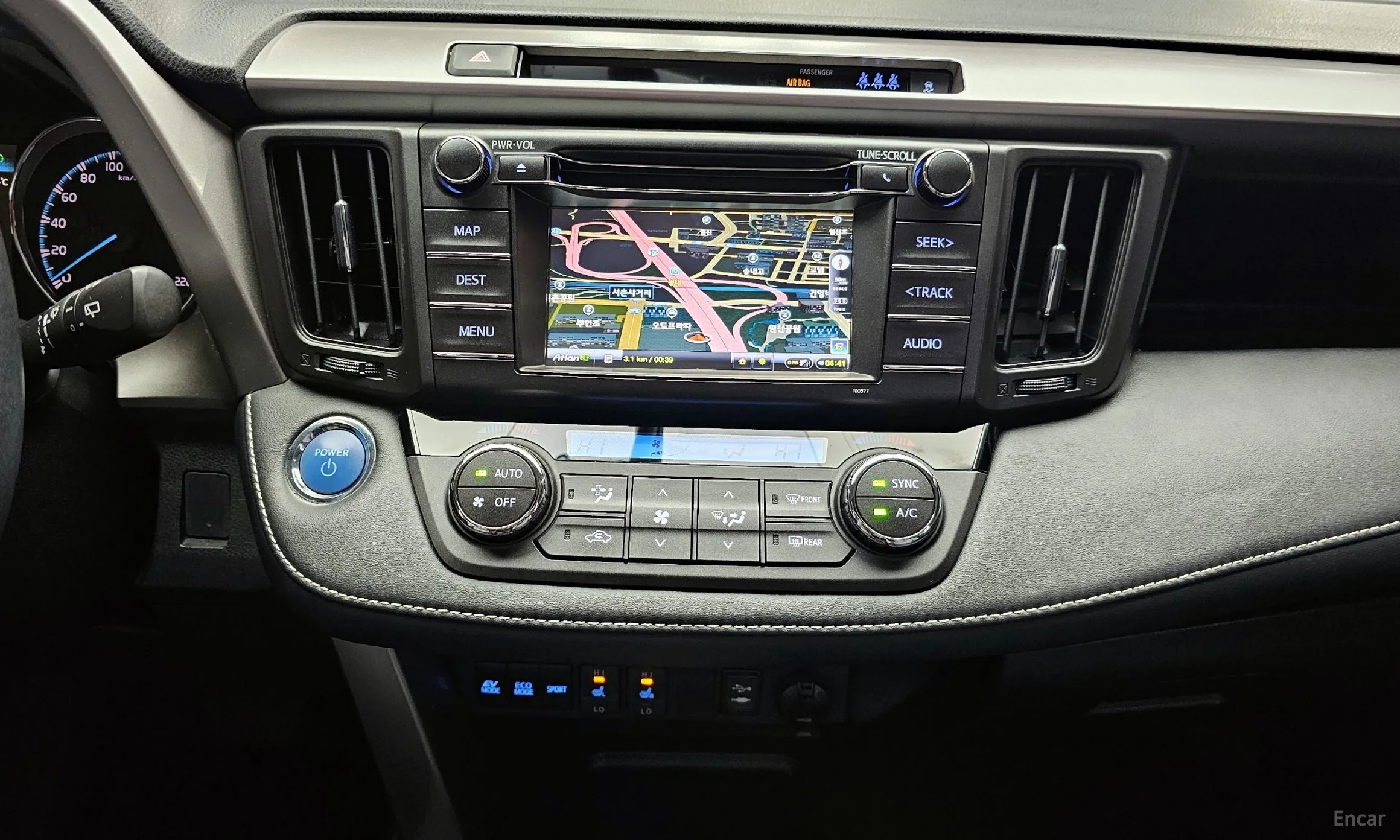Toyota RAV4 превью 14