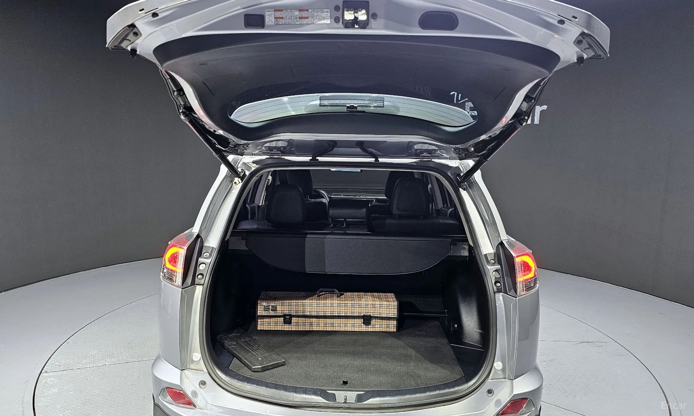 Toyota RAV4 превью 20