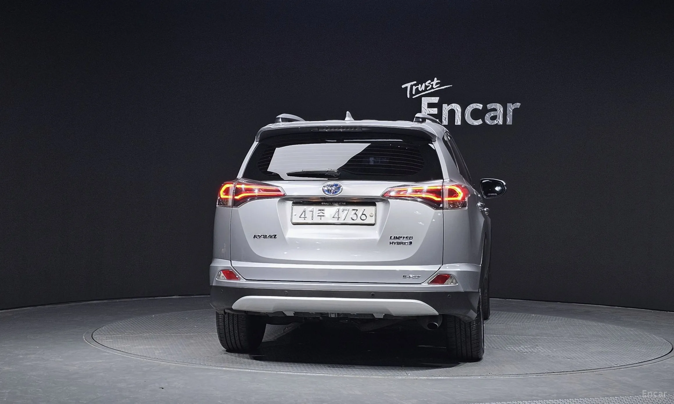 Toyota RAV4 превью 4