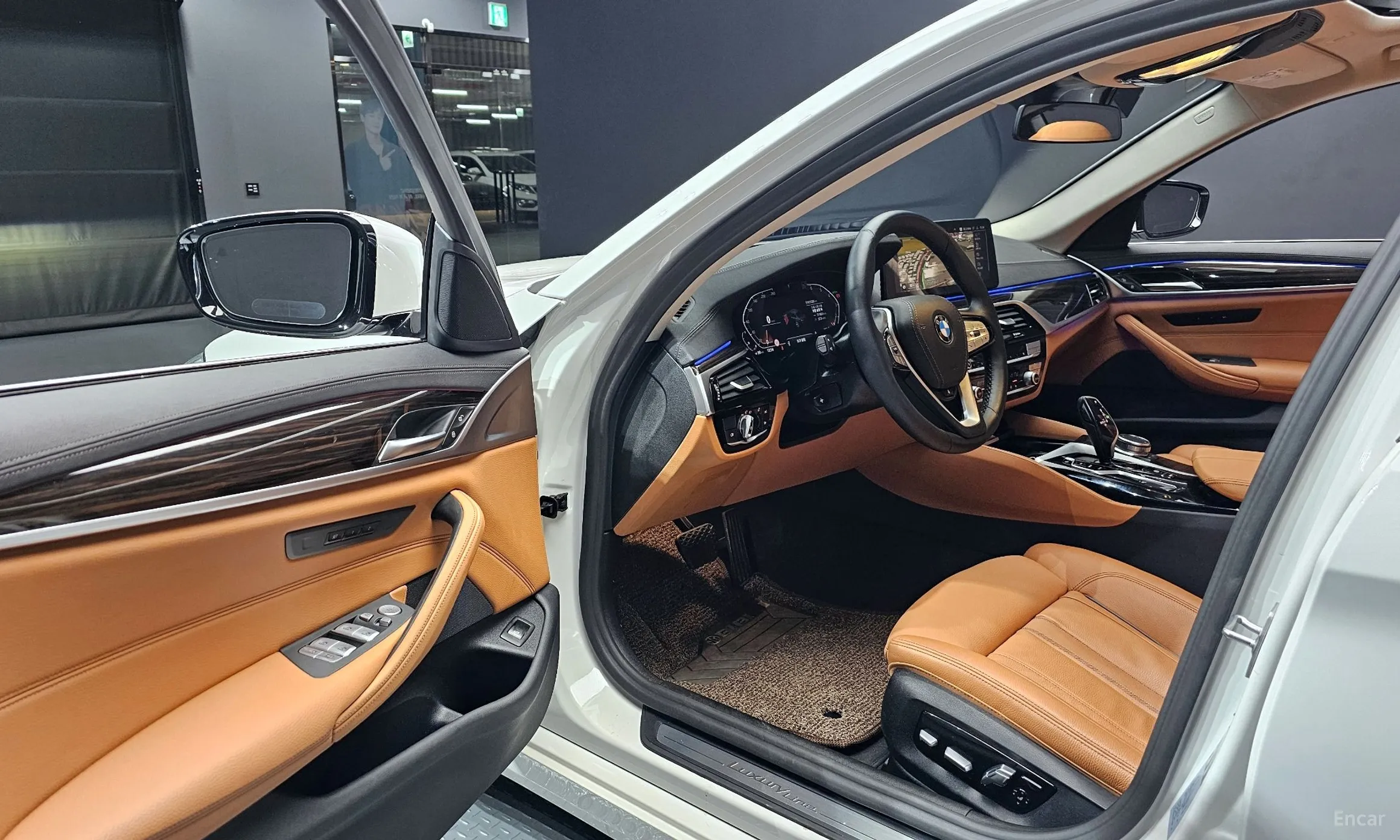 BMW 5 Series (G30) превью 11