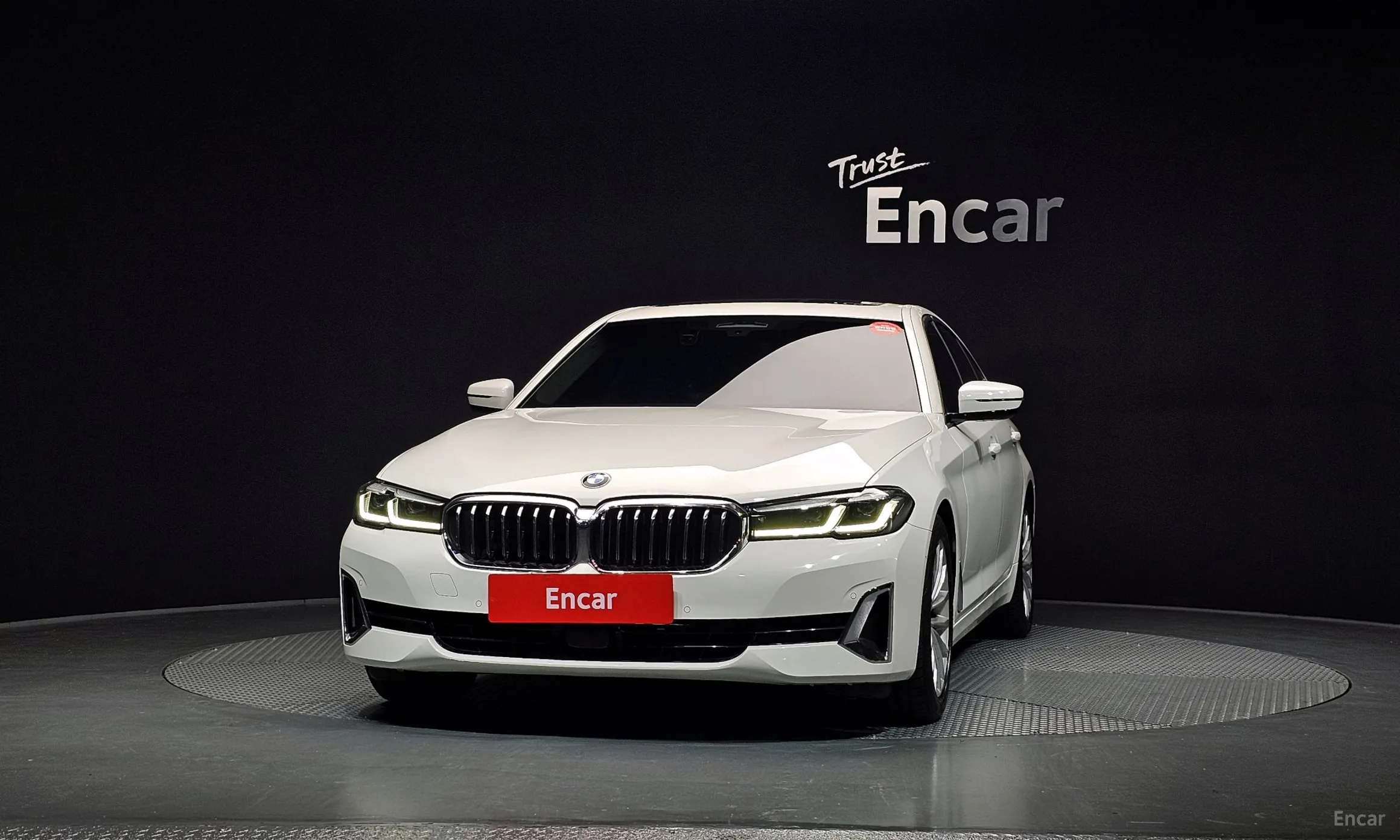 BMW 5 Series (G30) превью 3