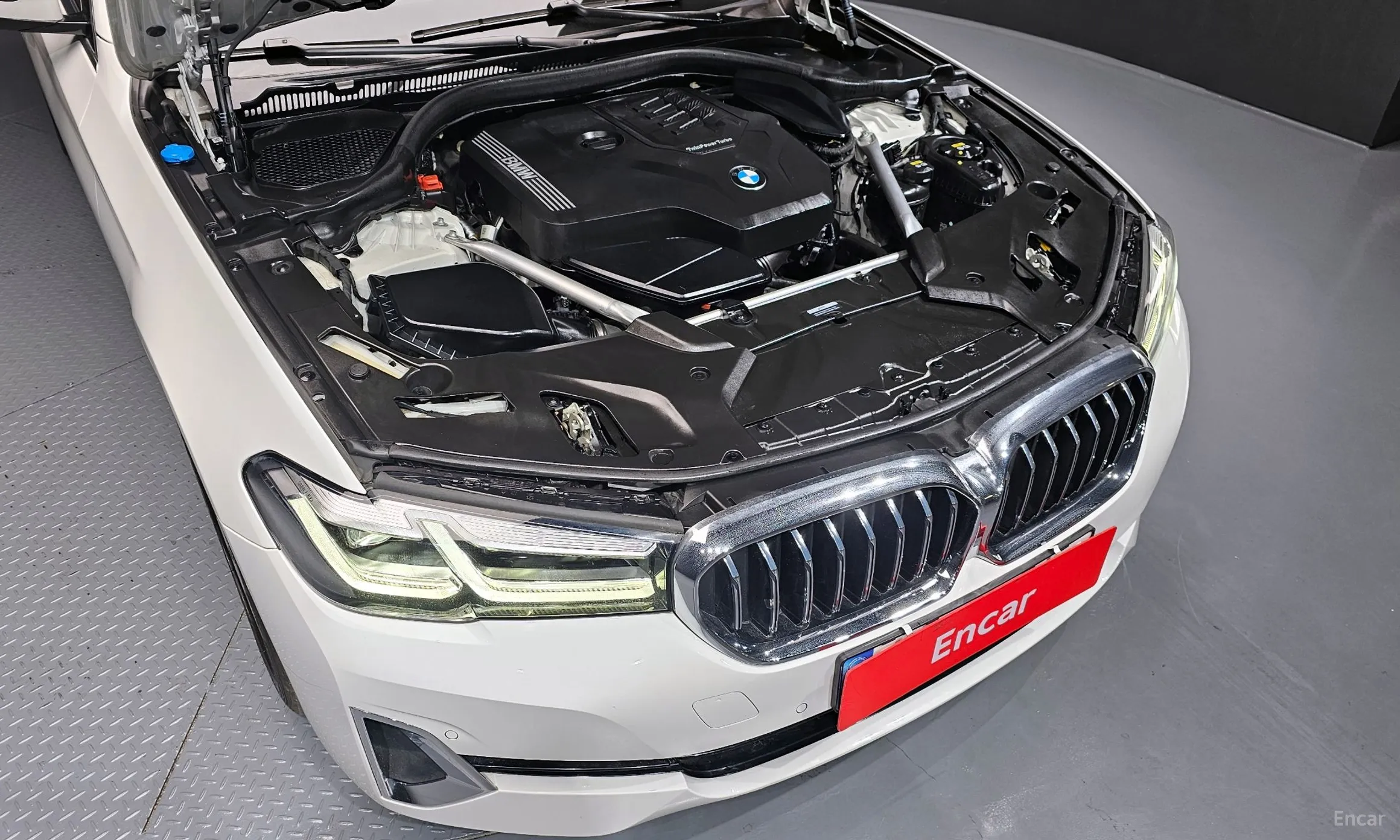 BMW 5 Series (G30) превью 6