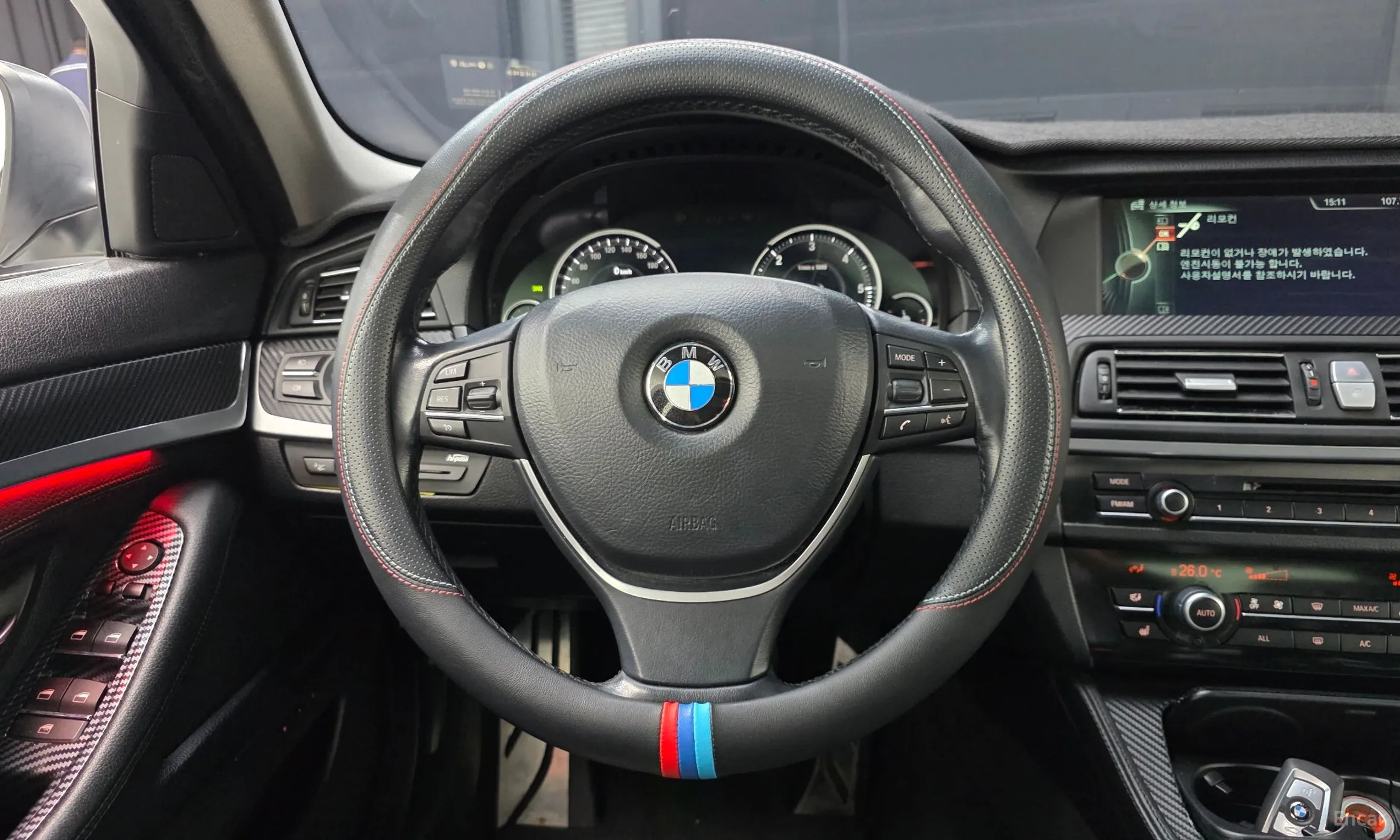 BMW 5 Series (F10) превью 13