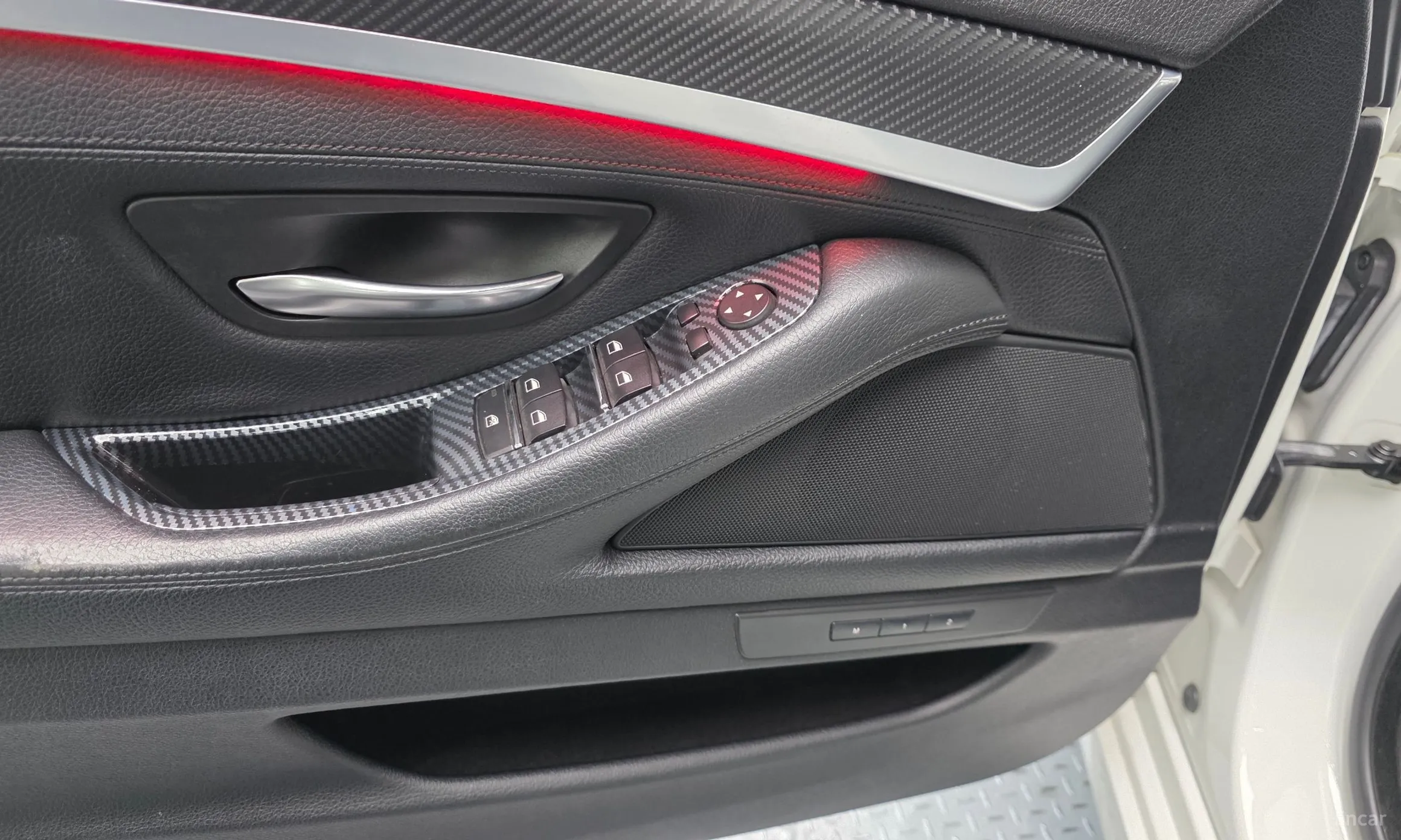 BMW 5 Series (F10) превью 14