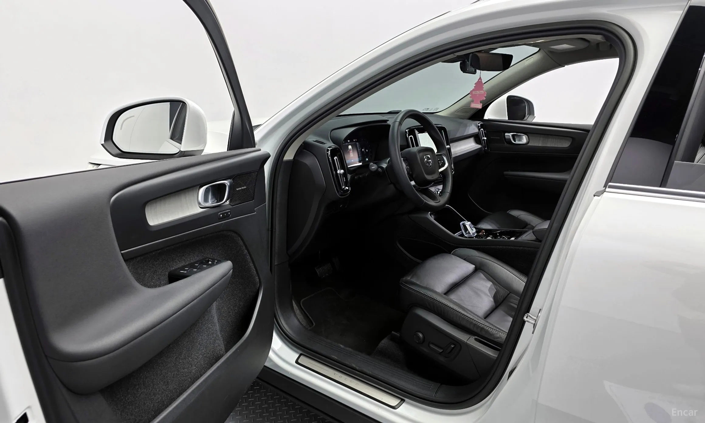 Volvo XC40 превью 10