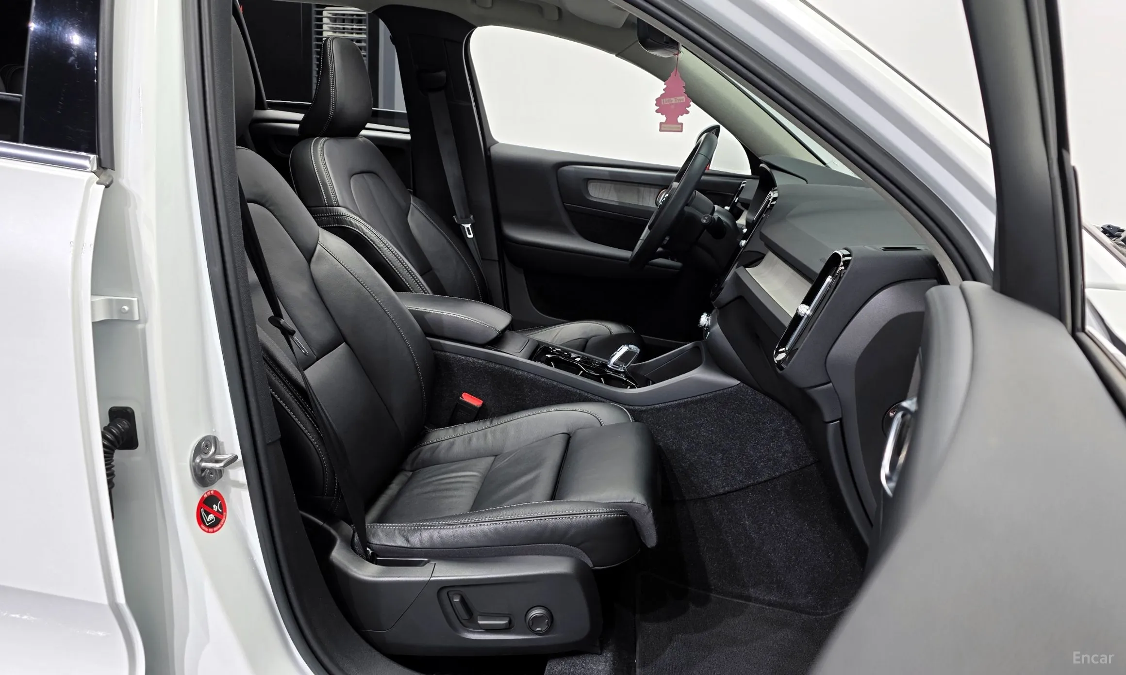 Volvo XC40 превью 11