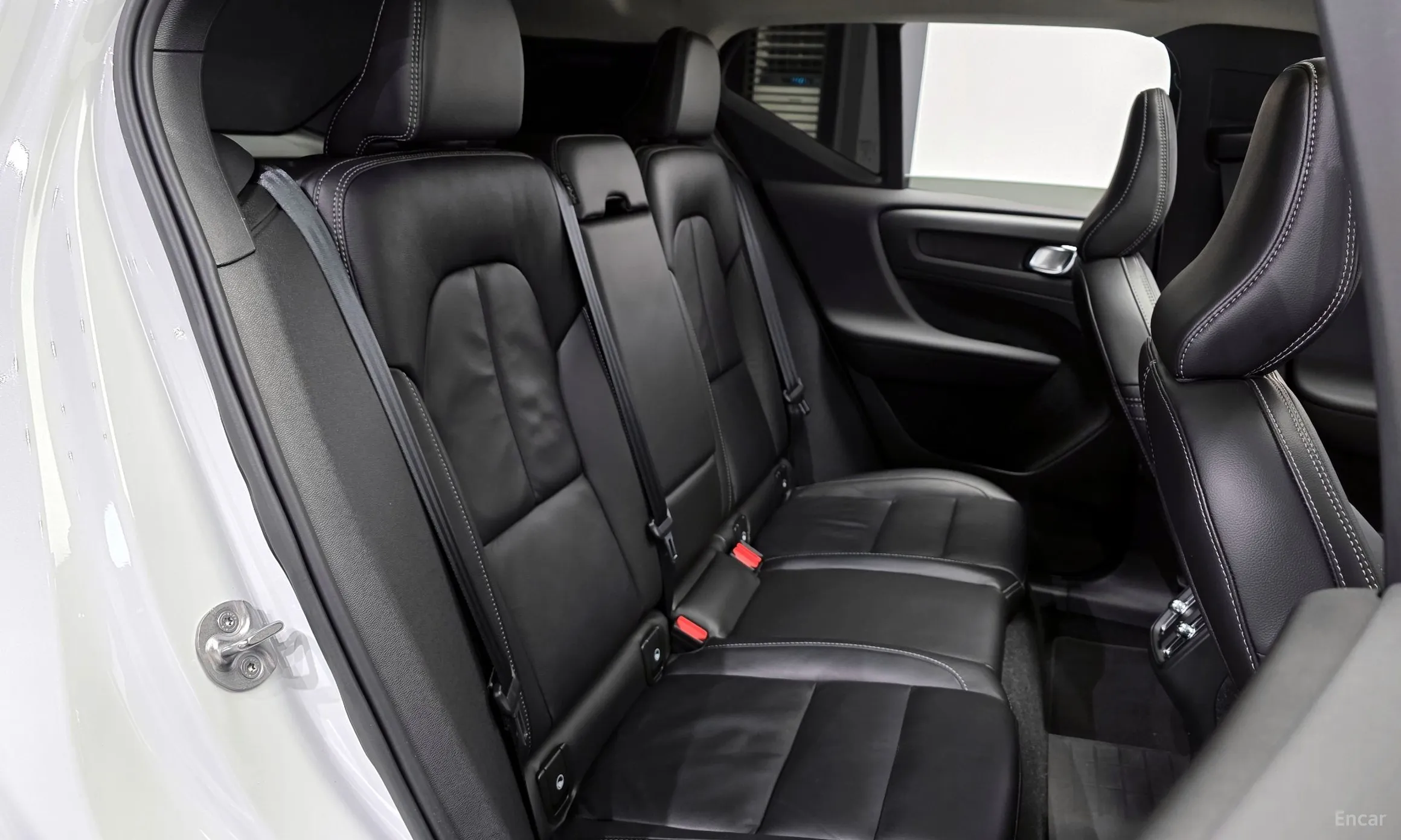 Volvo XC40 превью 12