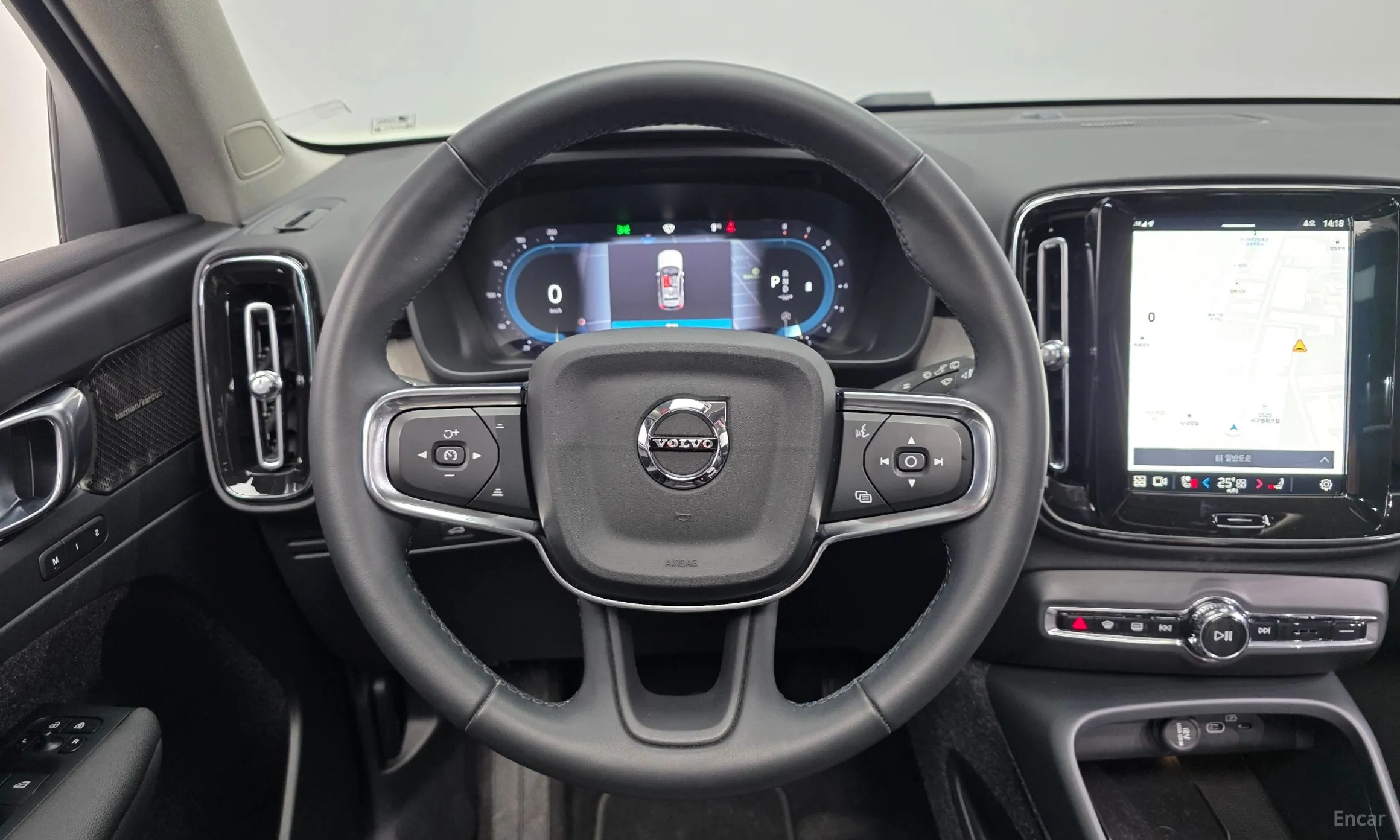 Volvo XC40 превью 13