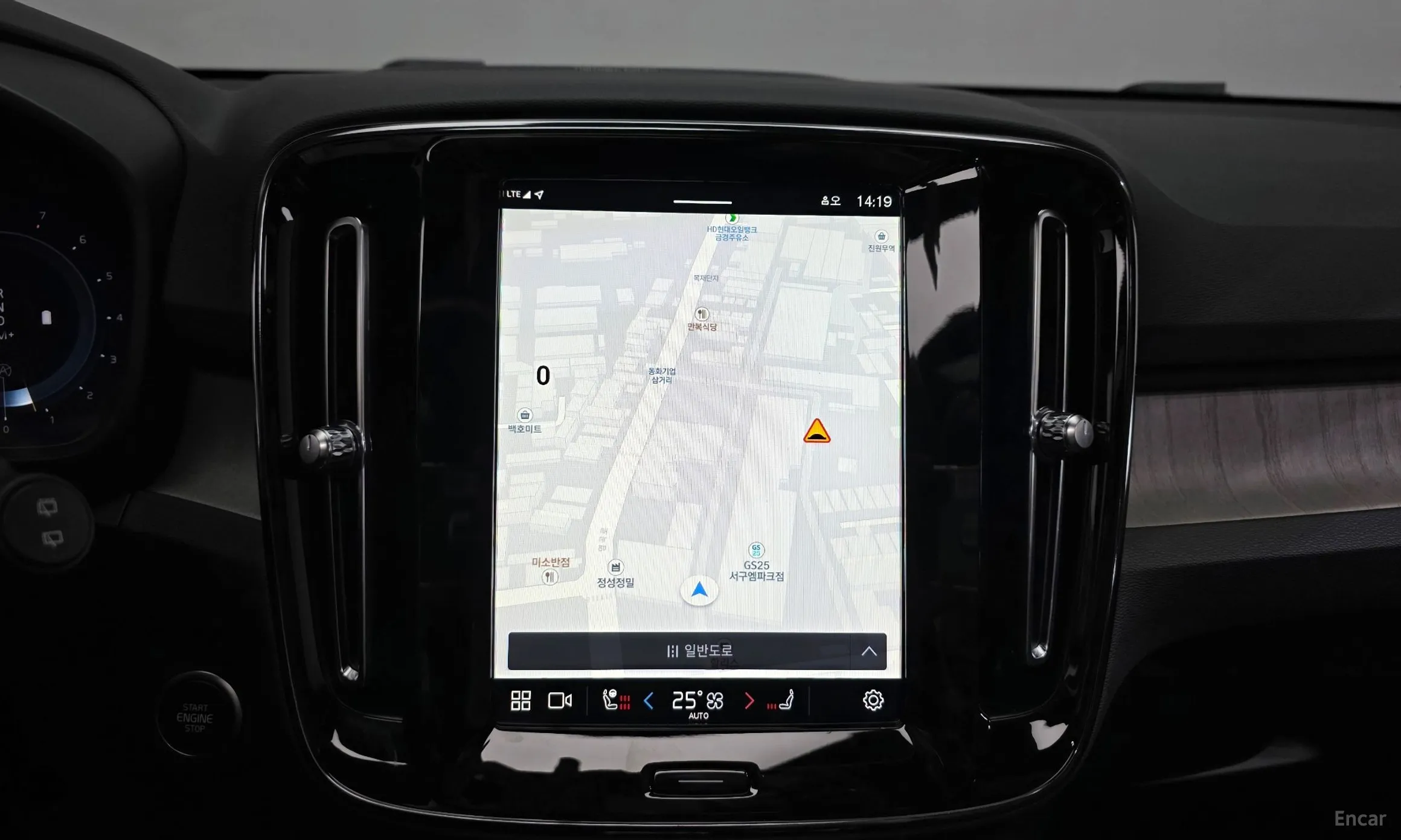 Volvo XC40 превью 14