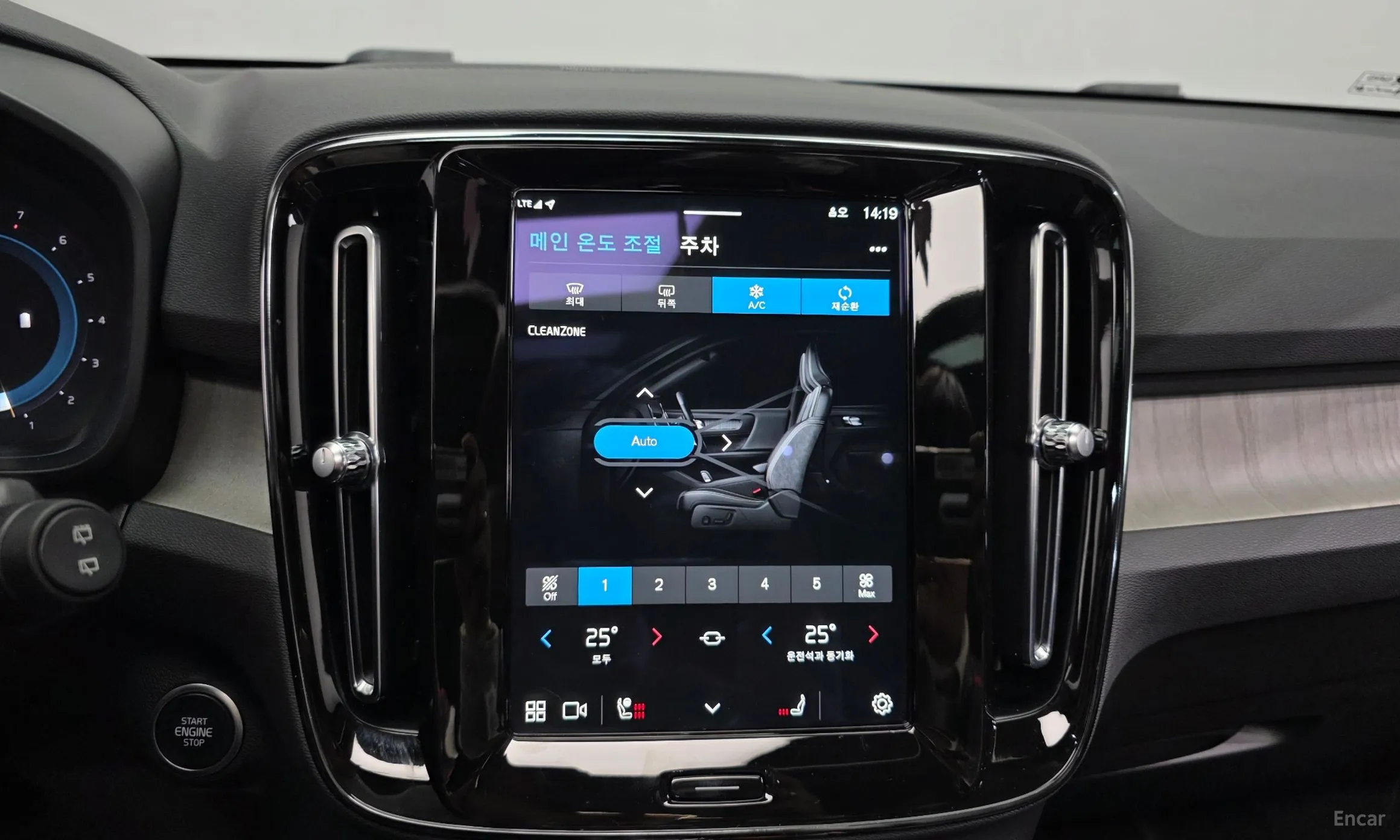 Volvo XC40 превью 17
