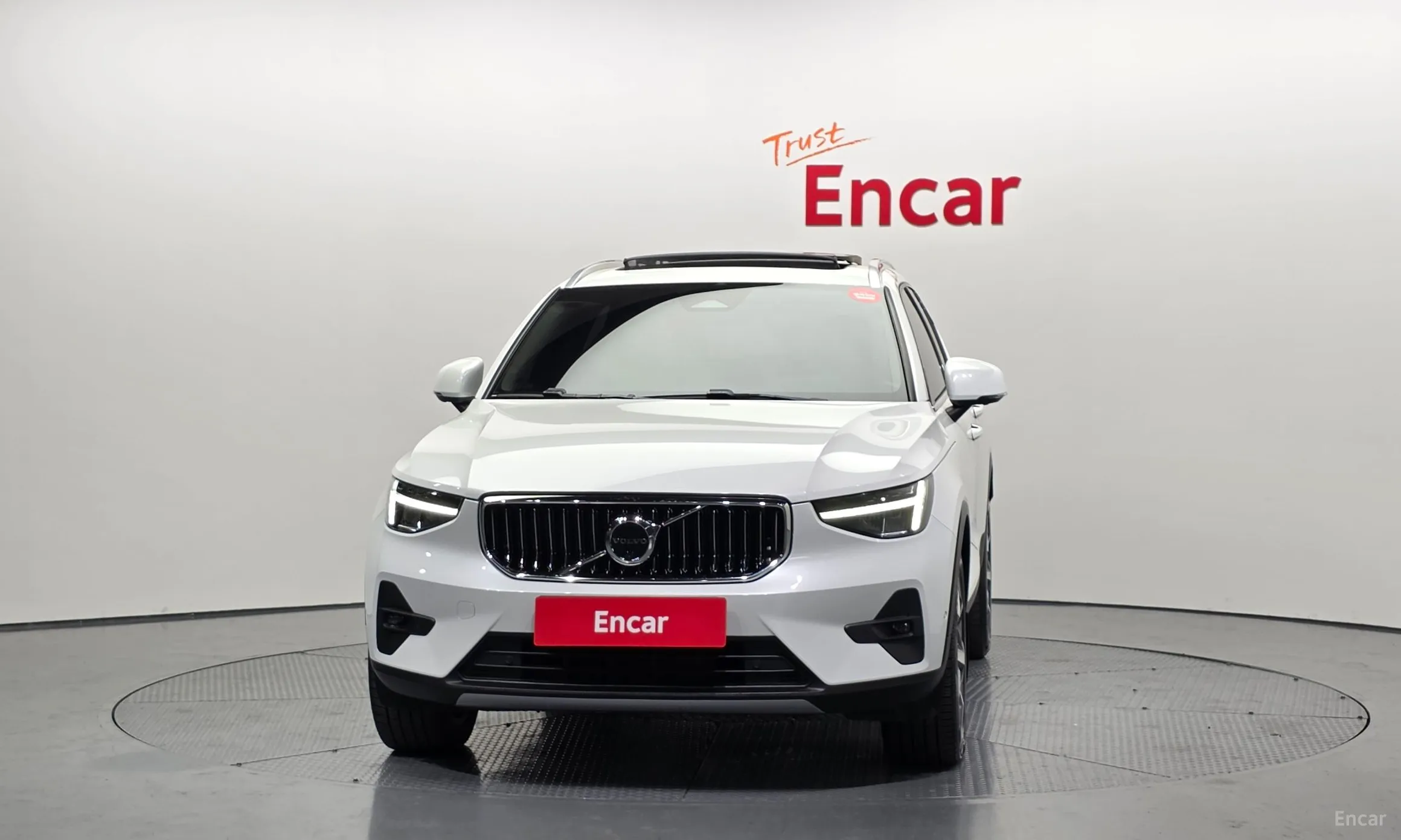 Volvo XC40 превью 3