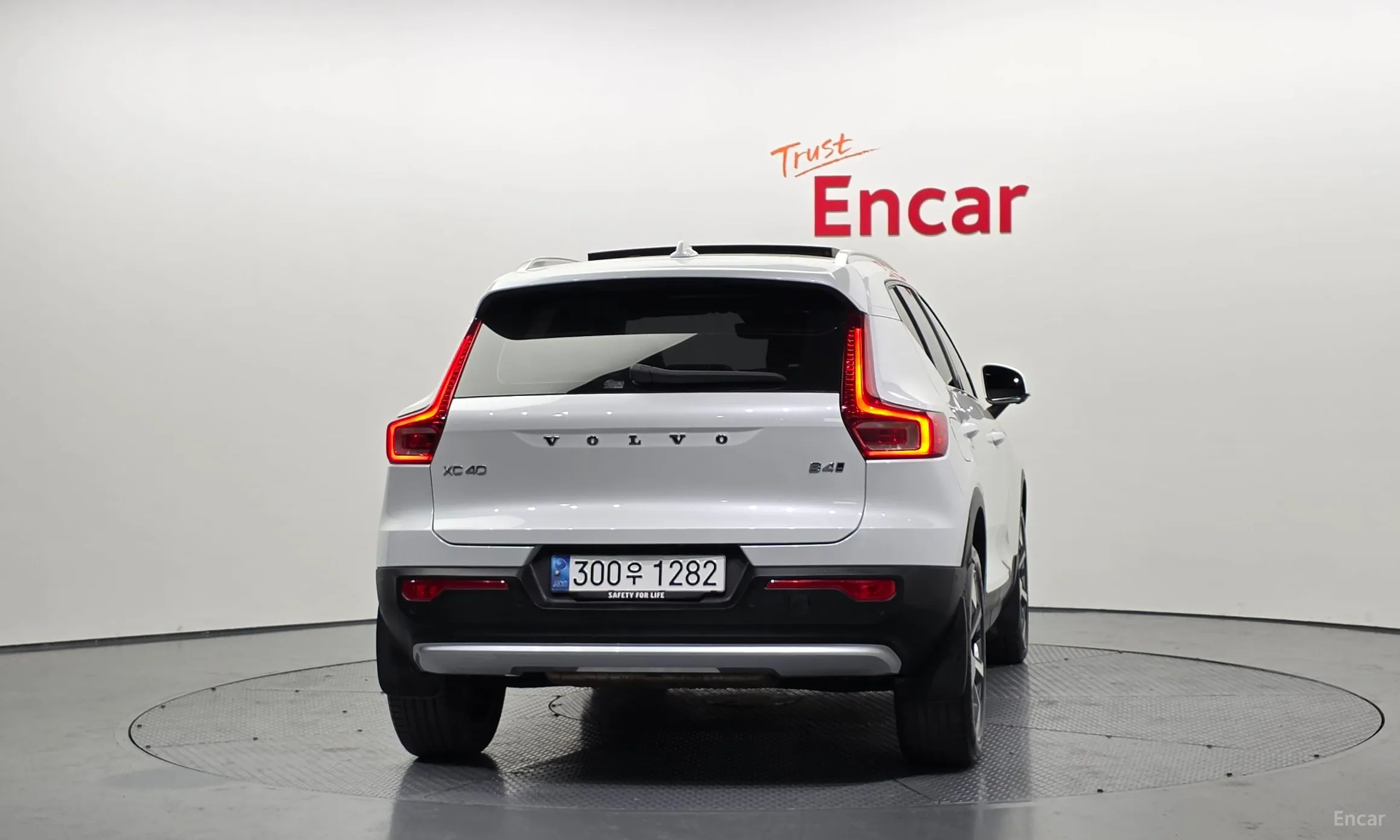 Volvo XC40 превью 4
