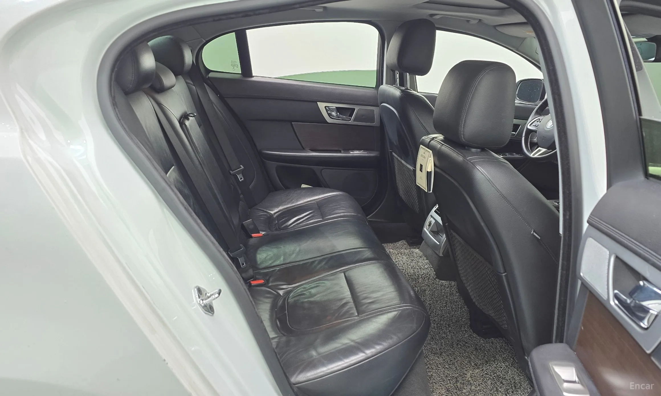 Jaguar New XF превью 12