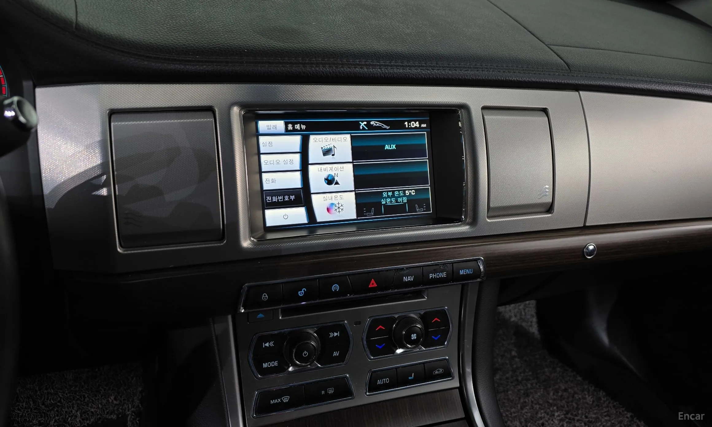 Jaguar New XF превью 14