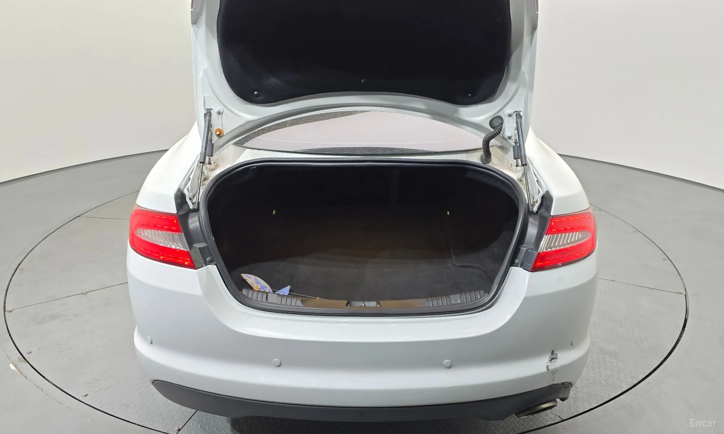 Jaguar New XF превью 20