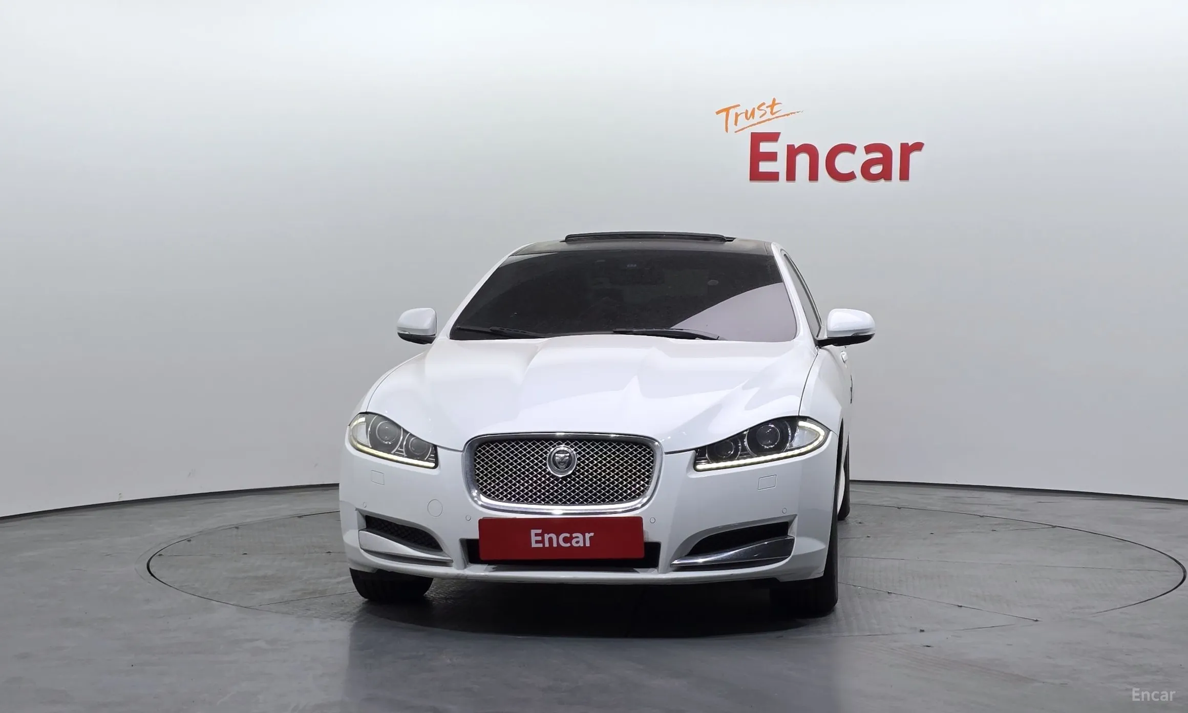 Jaguar New XF превью 3
