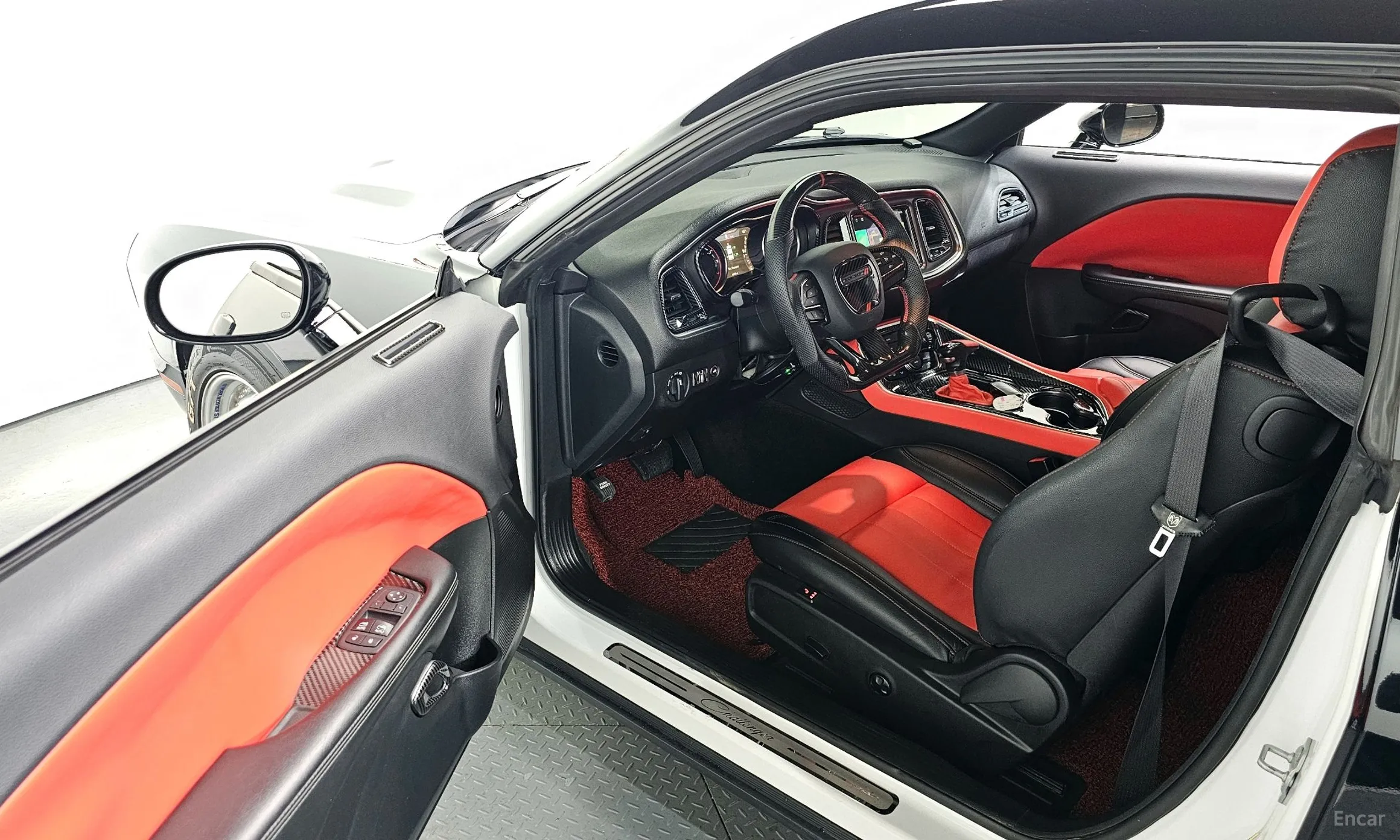 Dodge Challenger превью 10