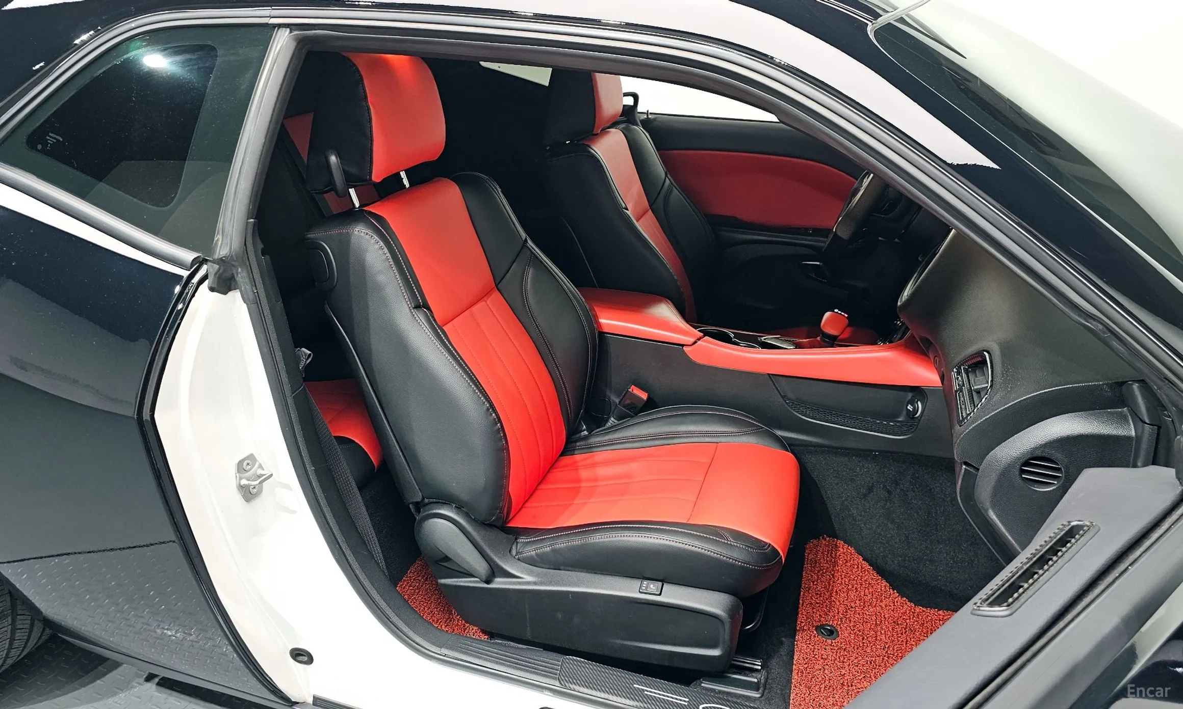Dodge Challenger превью 12