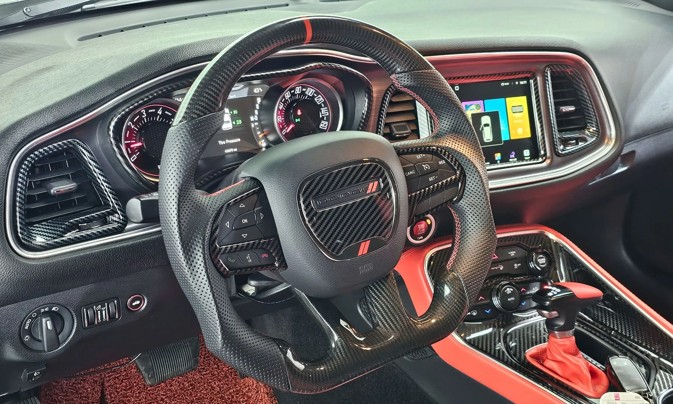 Dodge Challenger превью 13