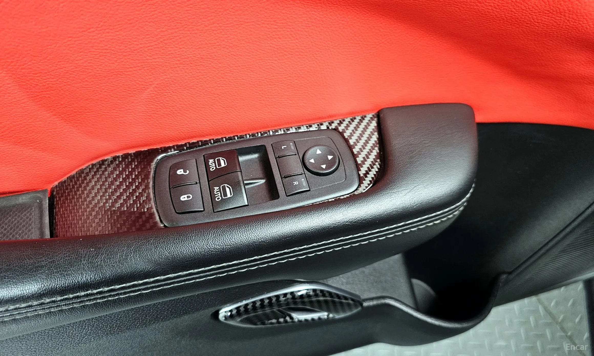 Dodge Challenger превью 14