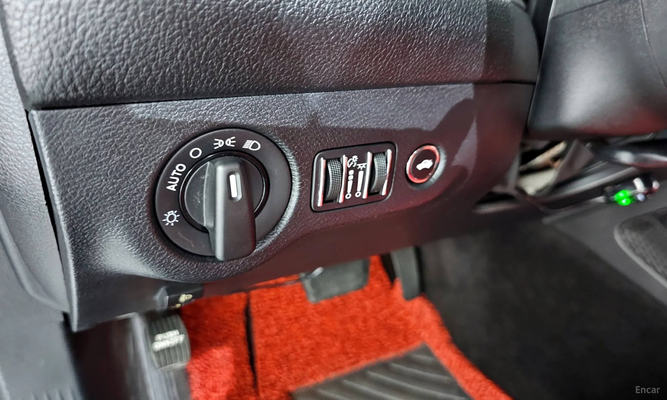 Dodge Challenger превью 15