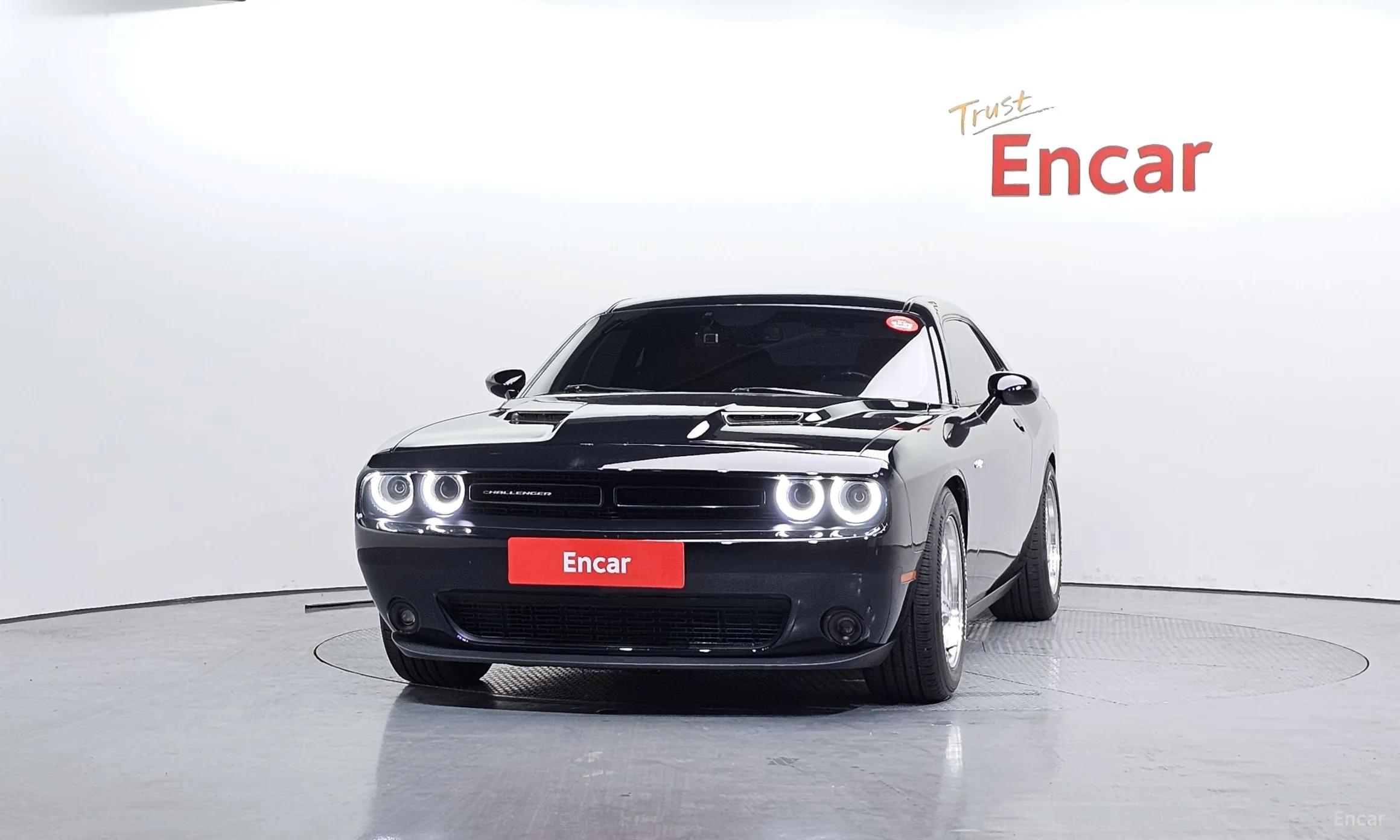 Dodge Challenger превью 3