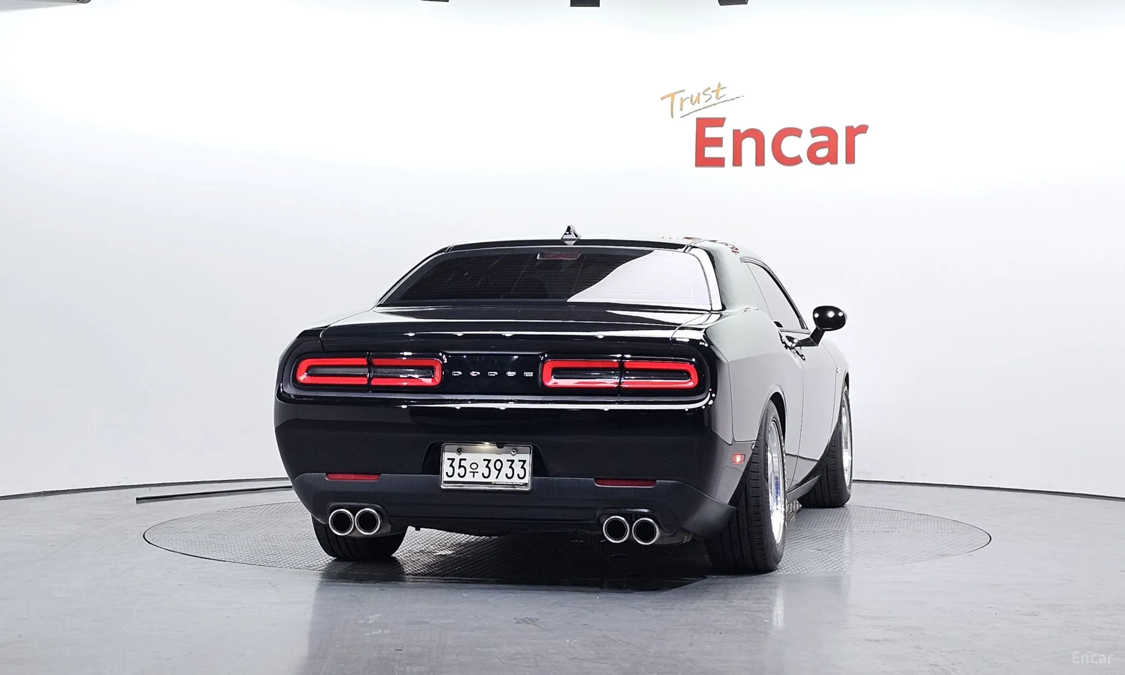 Dodge Challenger превью 4