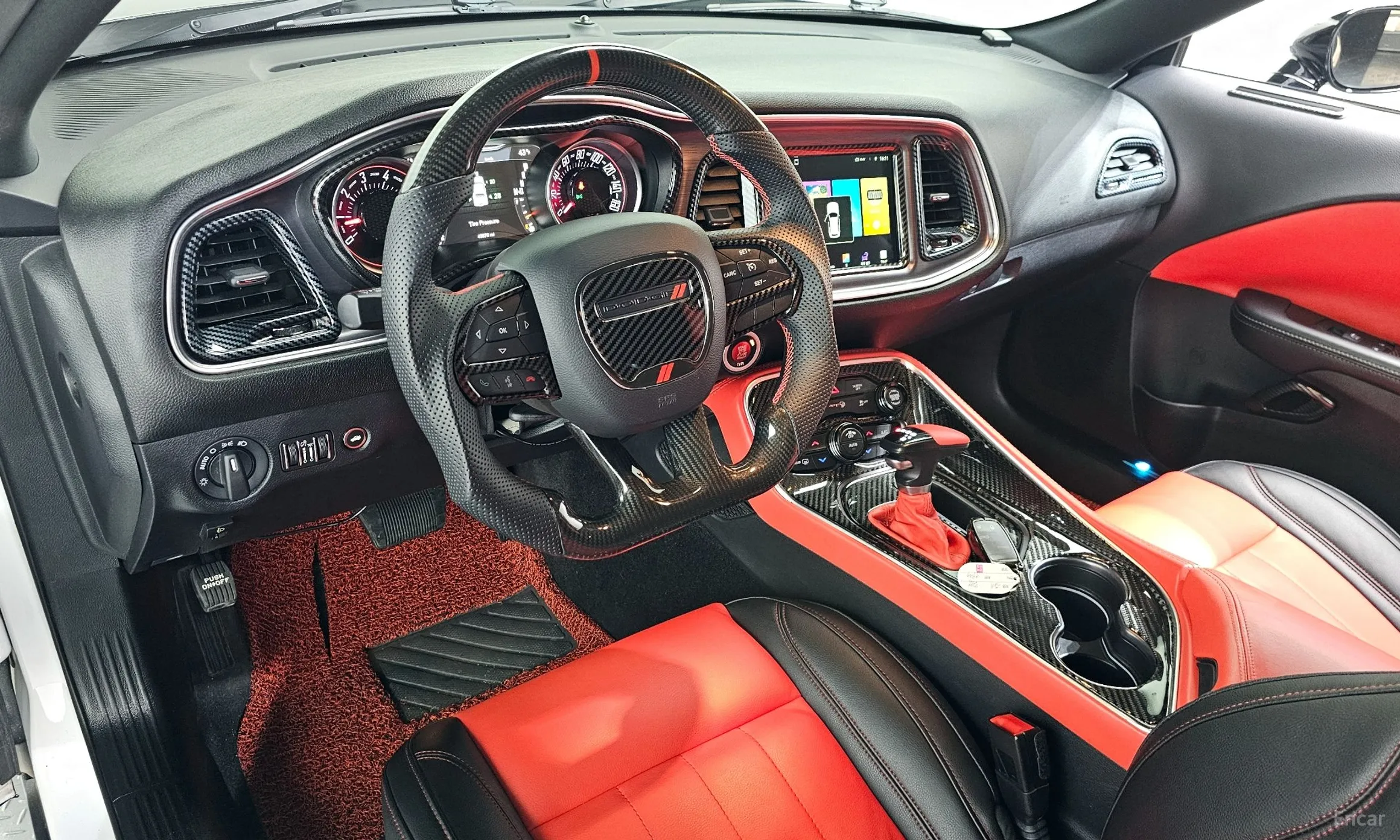 Dodge Challenger превью 7