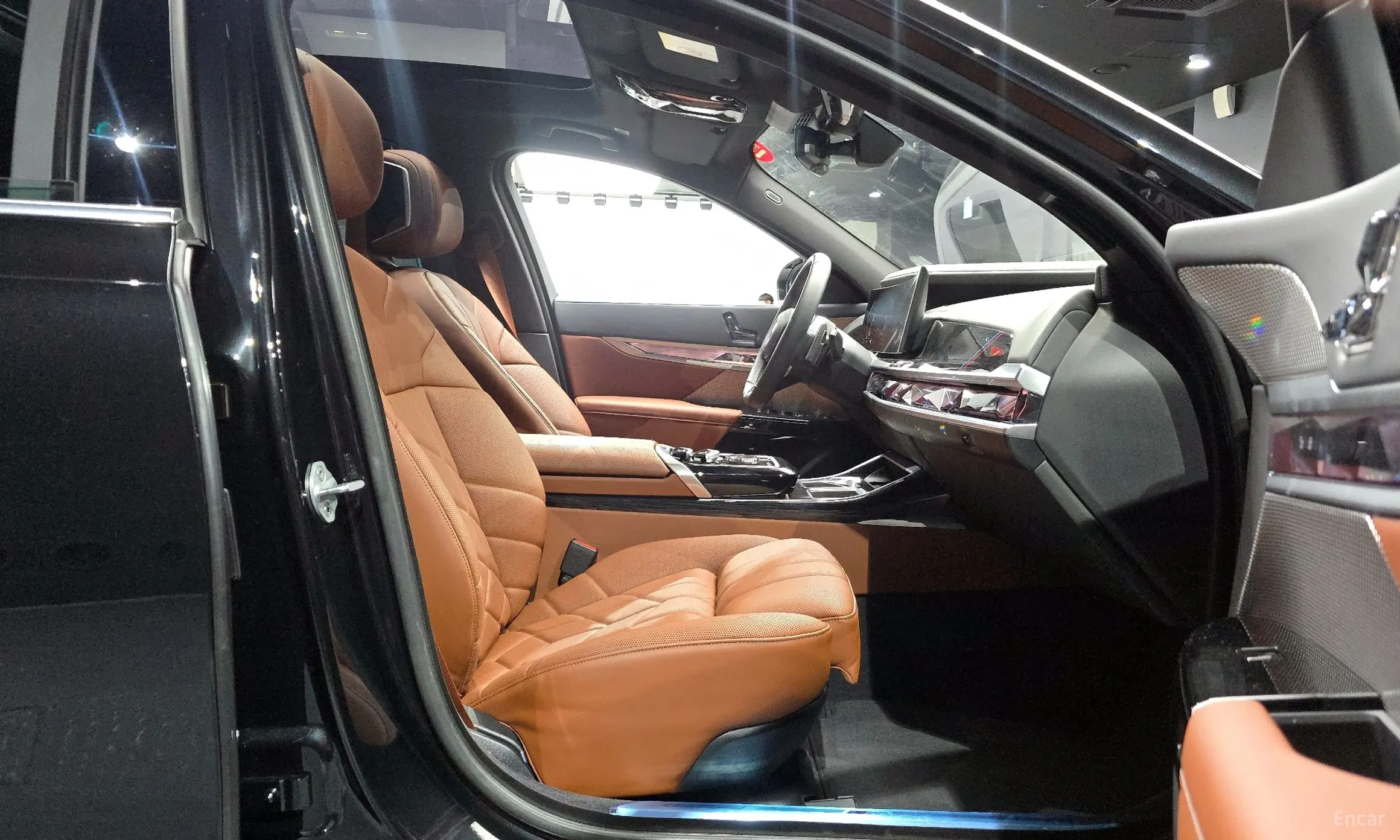 BMW 7 Series (G70) превью 11