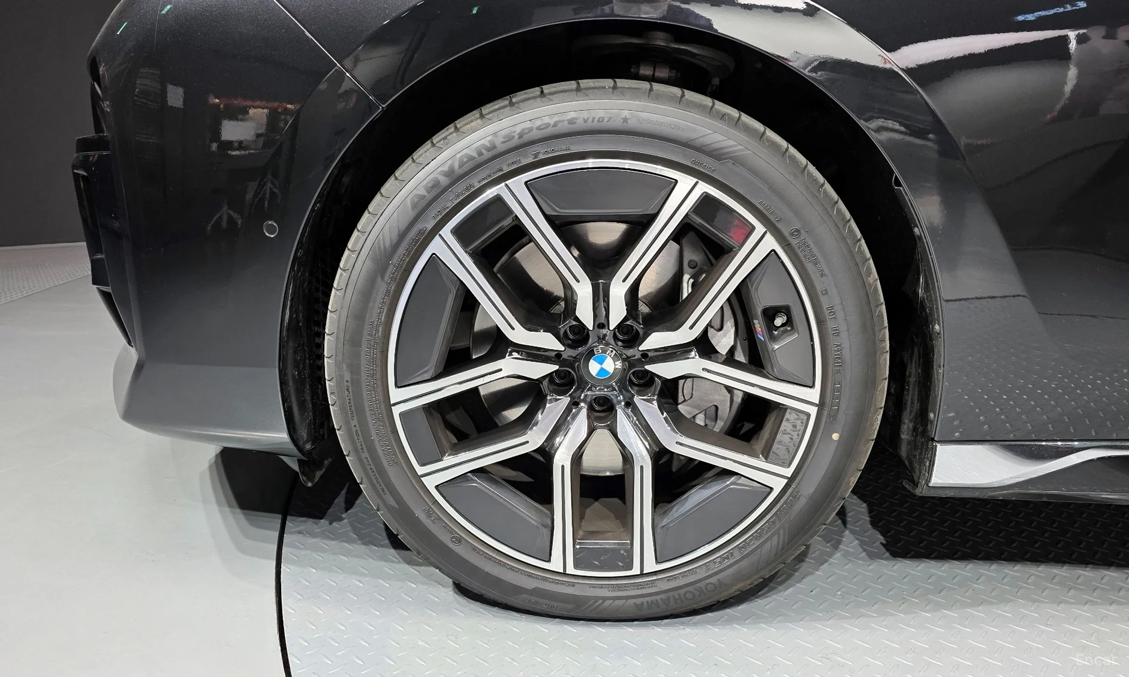 BMW 7 Series (G70) превью 5