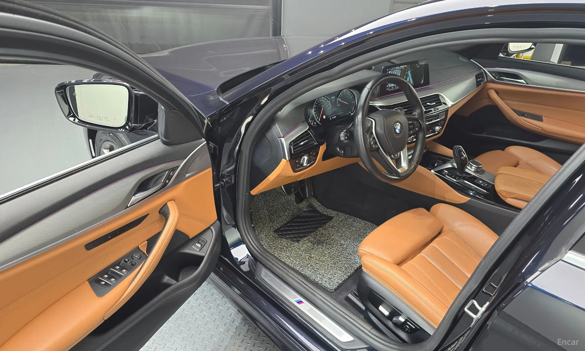 BMW 5 Series (G30) превью 10