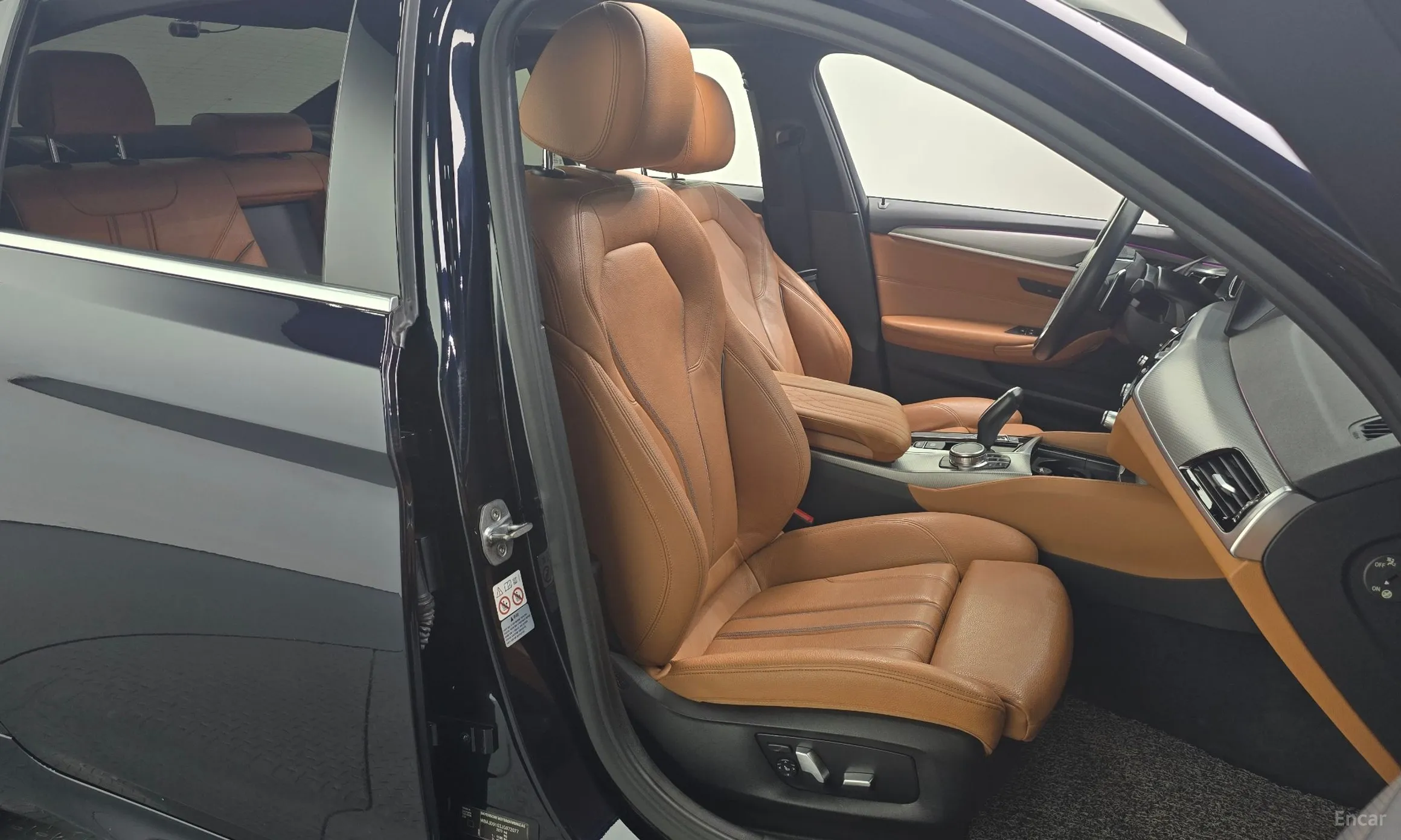 BMW 5 Series (G30) превью 12